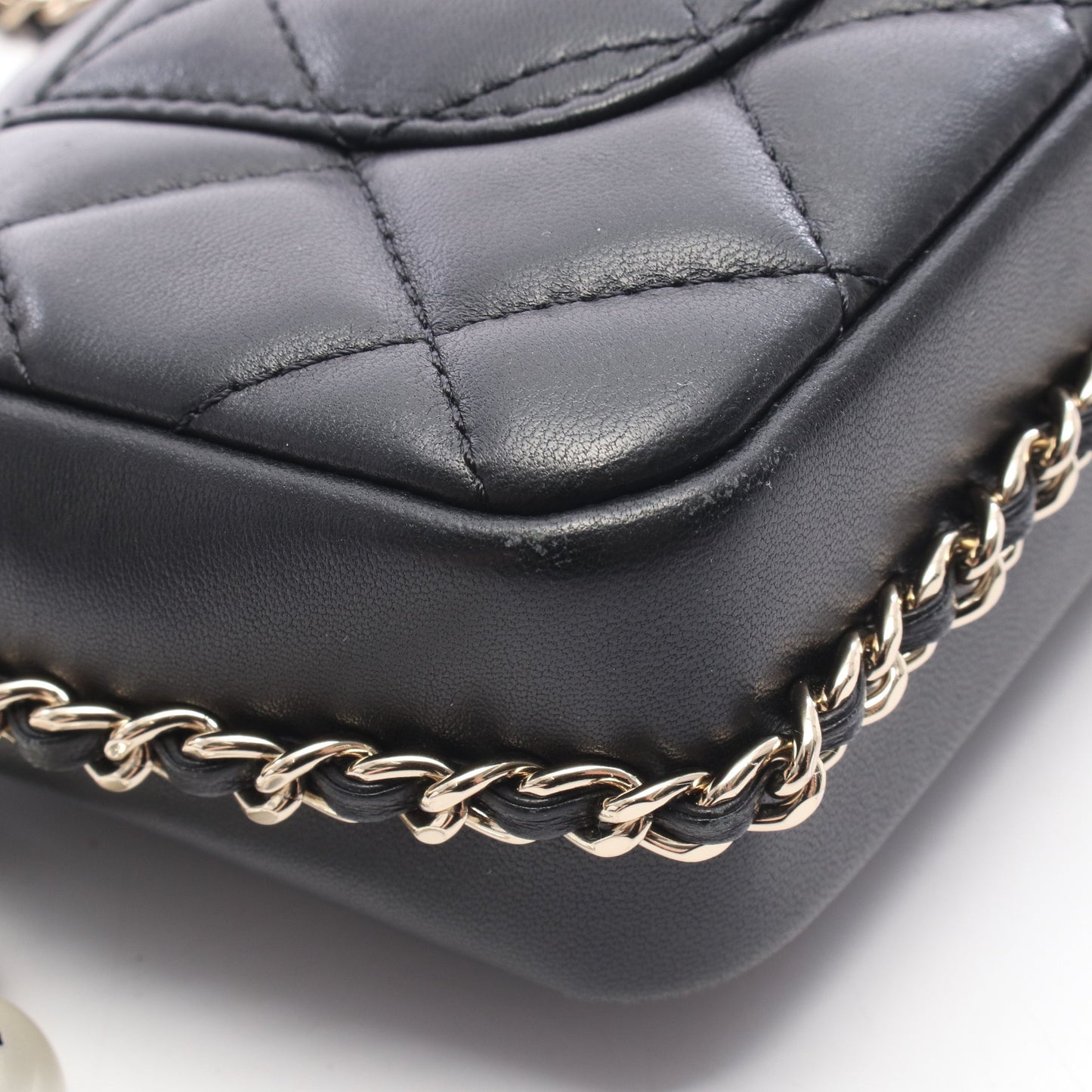 マトラッセ スモールフラップ チェーンショルダーバッグ ラムスキン ブラック ゴールド金具 シャネル
