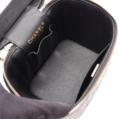 マトラッセ バニティバッグ 2WAY チェーンショルダーバッグ ラムスキン ブラック ゴールド金具 シャネル