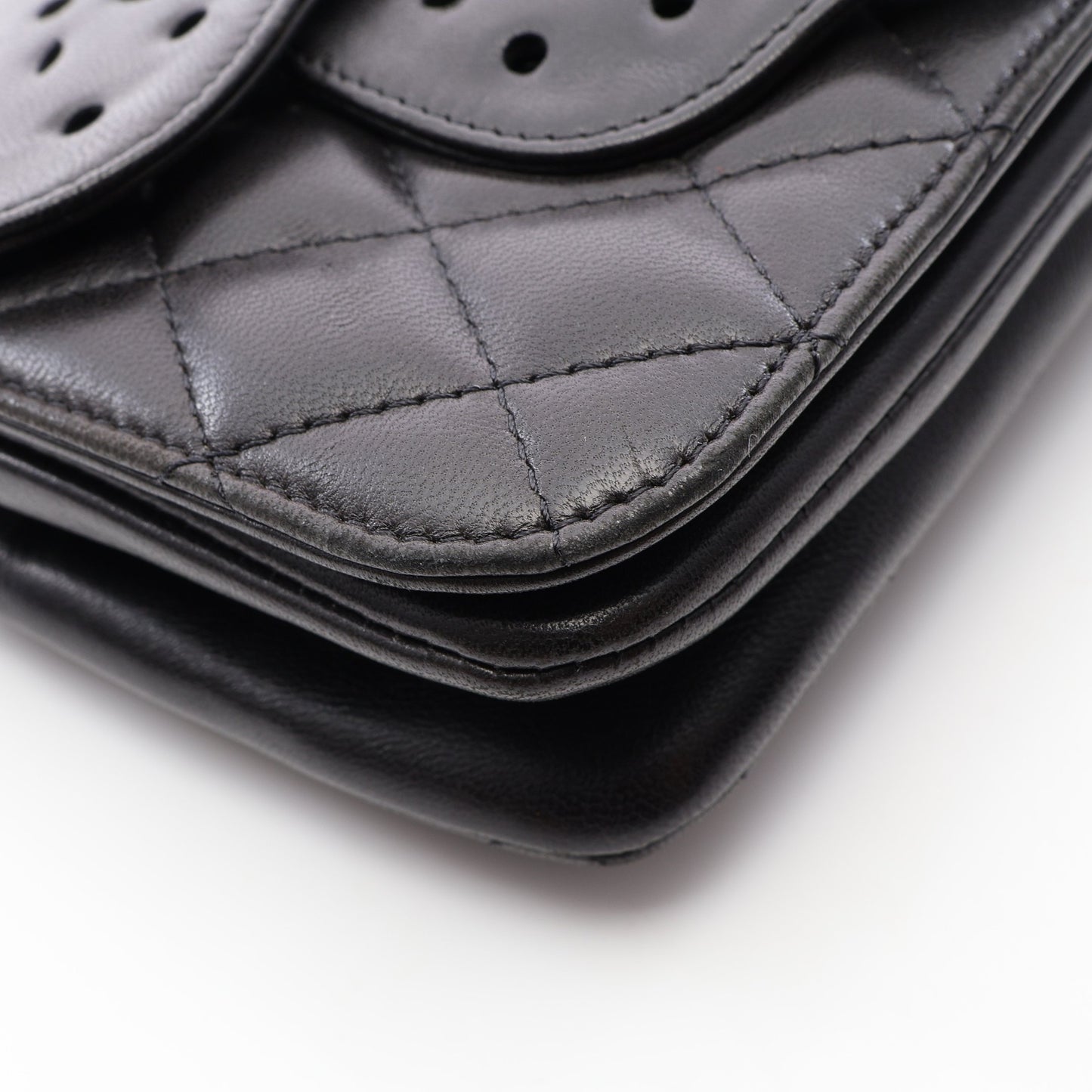 マトラッセ バタフライ チェーンショルダーバッグ ラムスキン ブラック シルバー金具 シャネル