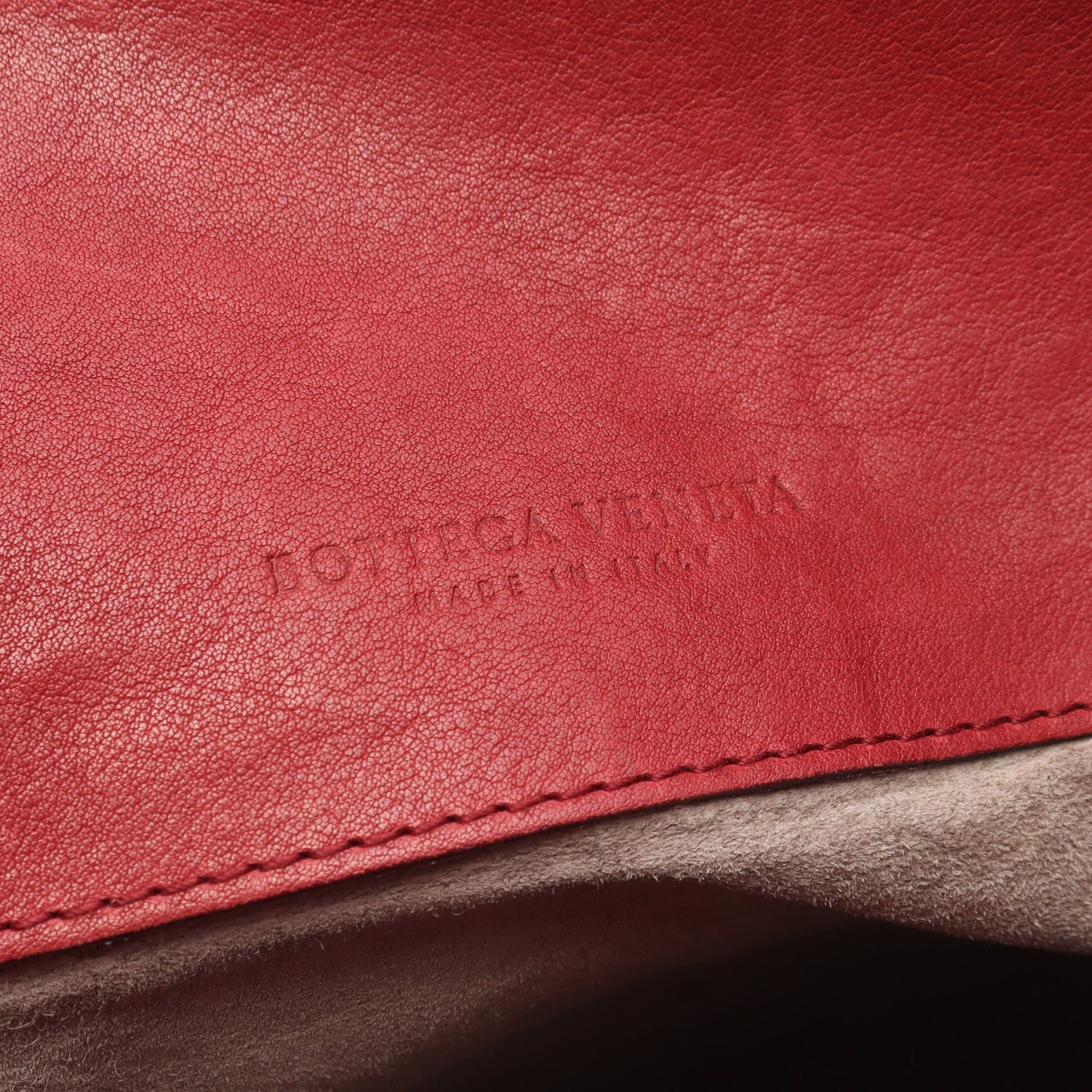 イントレチャート ショルダーバッグ レザー レッド ボッテガヴェネタ バッグ BOTTEGA VENETA