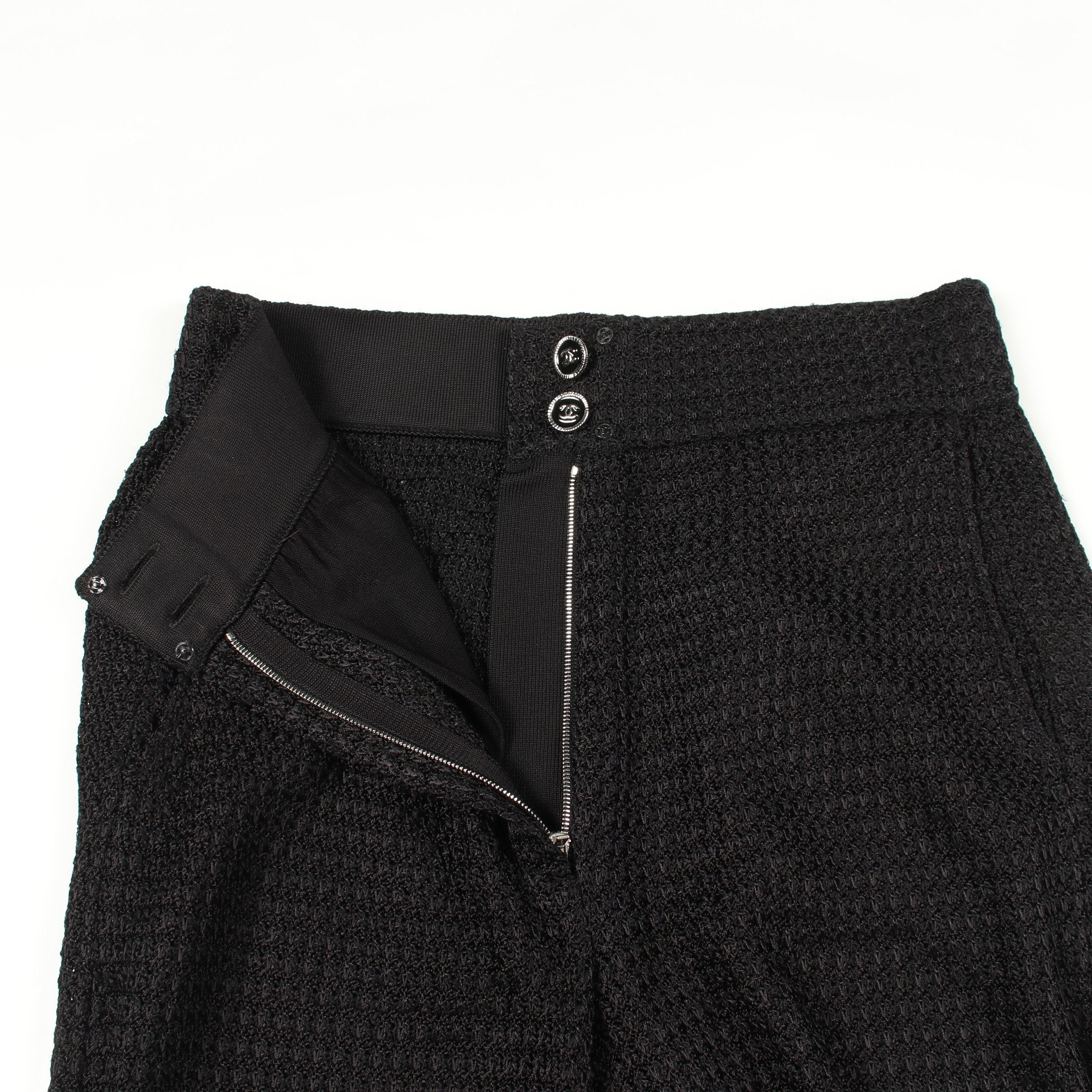 美品　CHANEL シャネル　ニットパンツ　2023 ココマークボタン　38 ココマークボタン ニット パンツ レーヨン コットン ブラック ホワイト