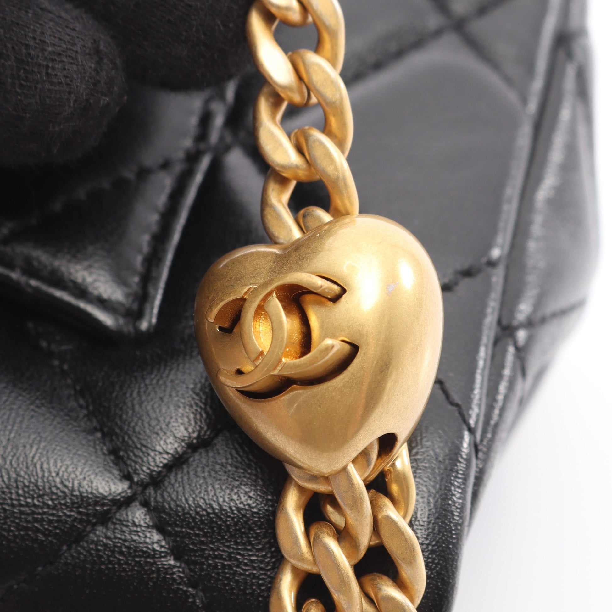 マトラッセ チェーンショルダーバッグ ラムスキン ブラック ゴールド金具 シャネル バッグ CHANEL