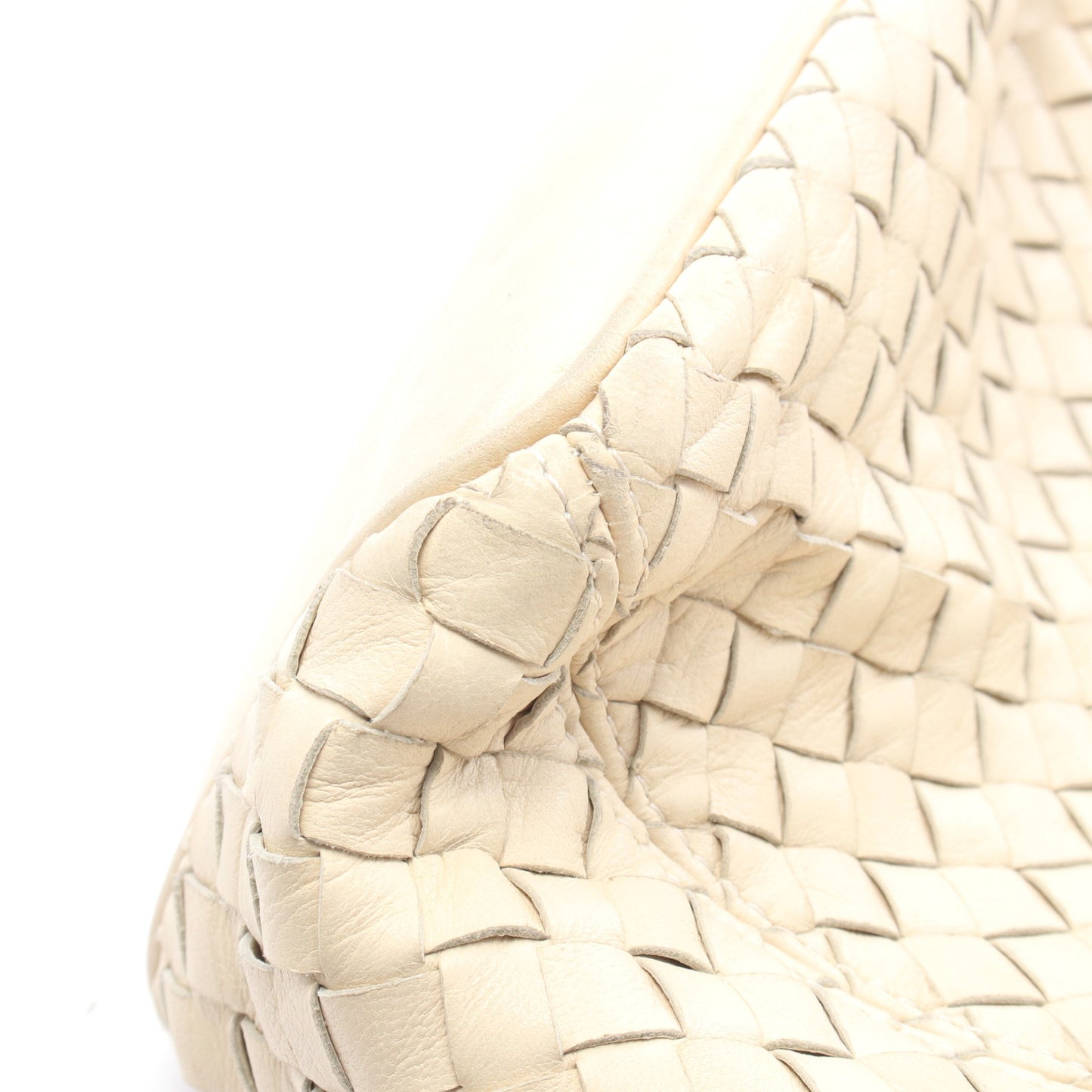 イントレチャート ショルダーバッグ レザー アイボリー ボッテガヴェネタ バッグ BOTTEGA VENETA
