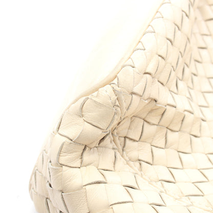 イントレチャート ショルダーバッグ レザー アイボリー ボッテガヴェネタ バッグ BOTTEGA VENETA