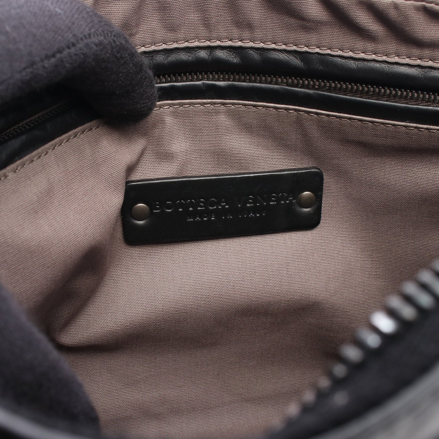 イントレチャート ショルダーバッグ レザー ブラック ボッテガヴェネタ バッグ BOTTEGA VENETA