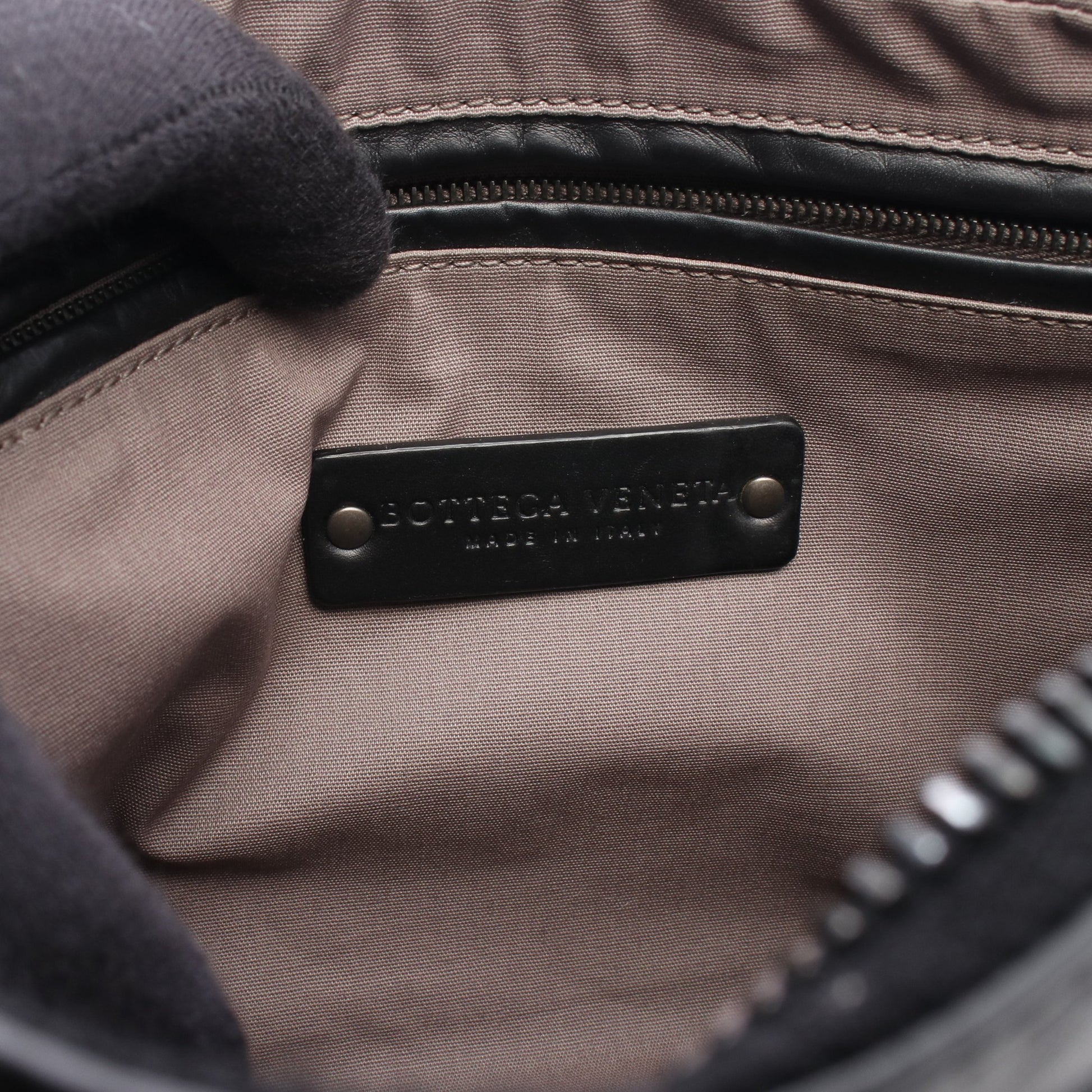 イントレチャート ショルダーバッグ レザー ブラック ボッテガヴェネタ バッグ BOTTEGA VENETA