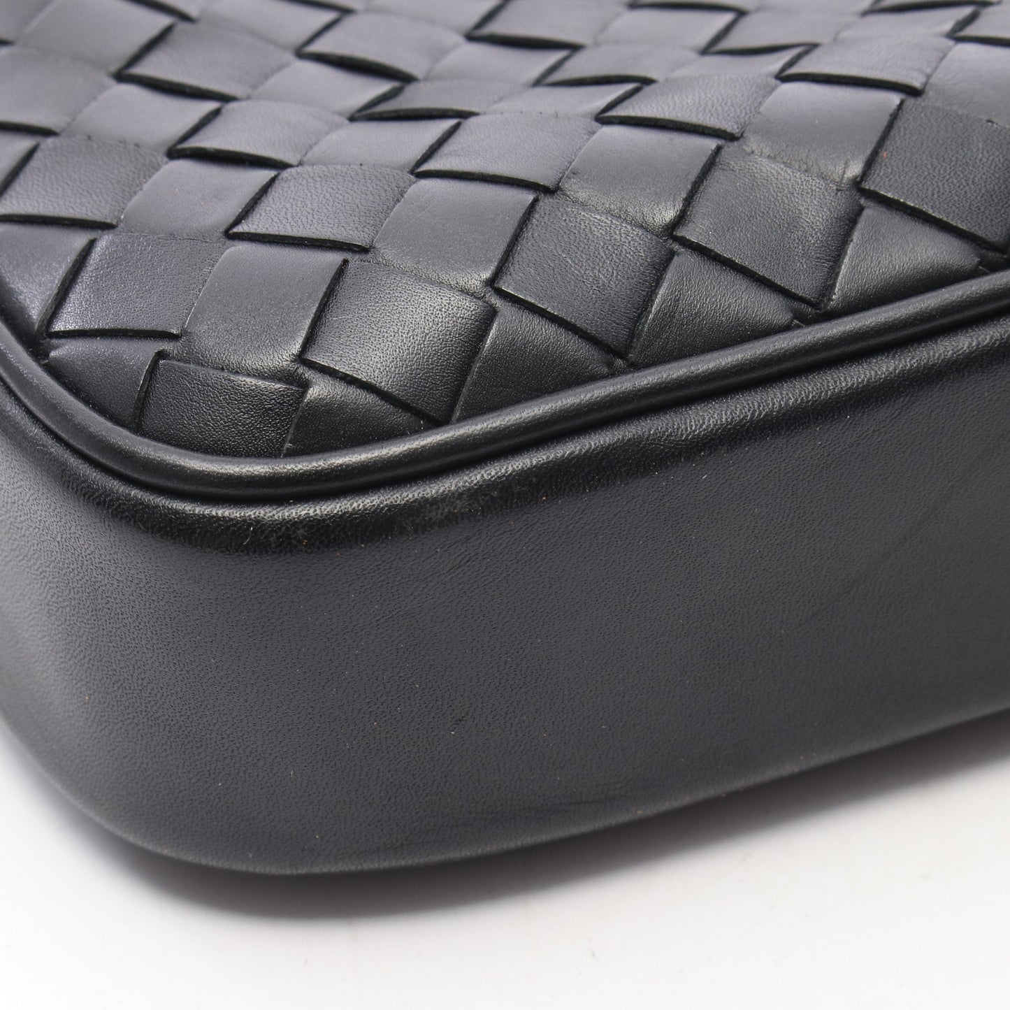イントレチャート ショルダーバッグ レザー ブラック ボッテガヴェネタ バッグ BOTTEGA VENETA