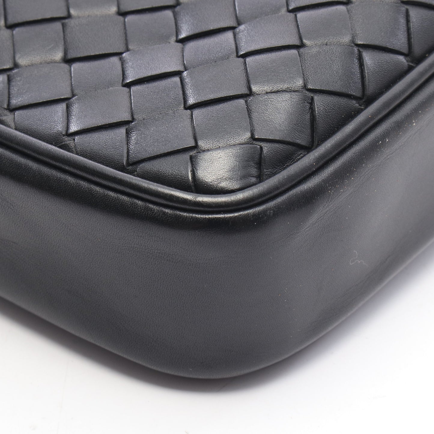 イントレチャート ショルダーバッグ レザー ブラック ボッテガヴェネタ バッグ BOTTEGA VENETA