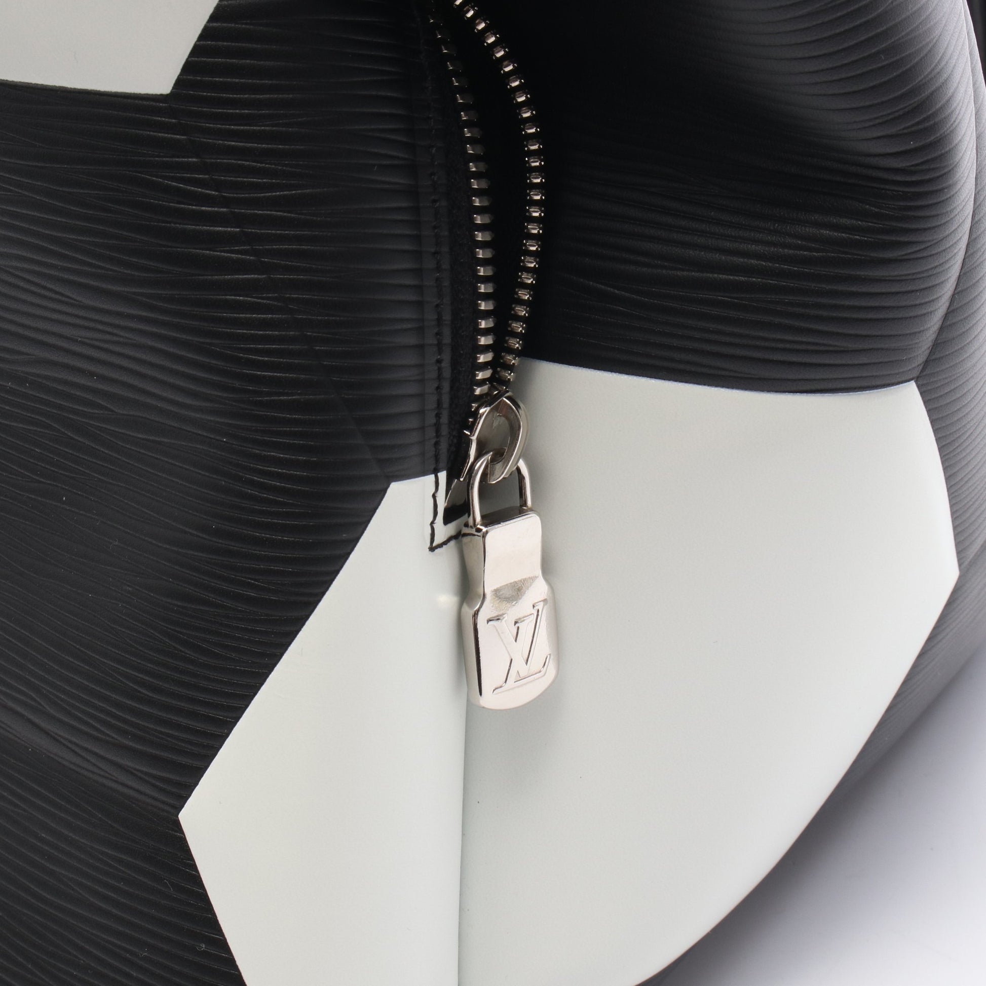 アポロ エピ ワールドカップ バックパック リュックサック レザー ブラック ホワイト ルイヴィトン バッグ LOUIS VUITTON