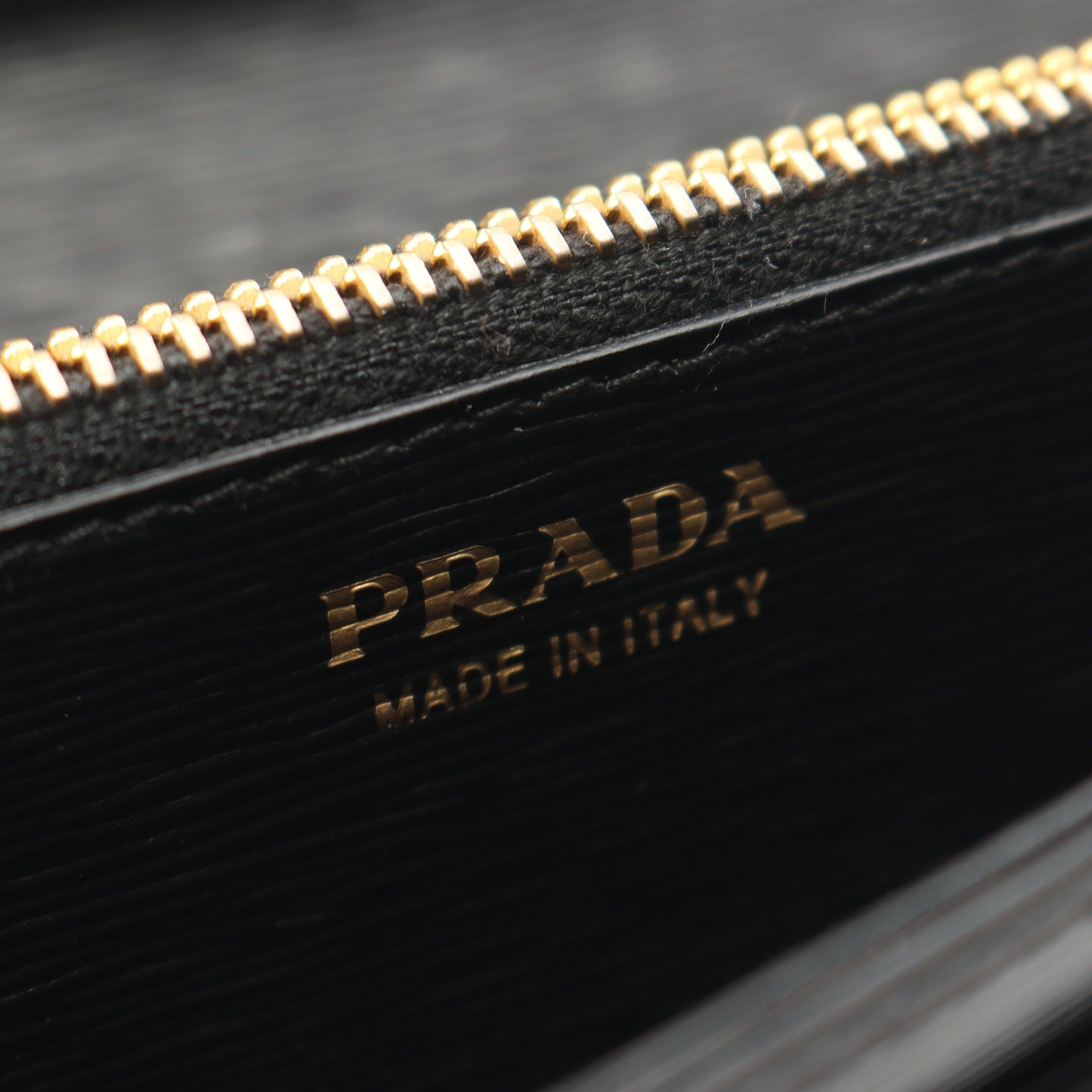 トライアングルロゴ ショルダーウォレット レザー ナイロン ブラック プラダ バッグ PRADA