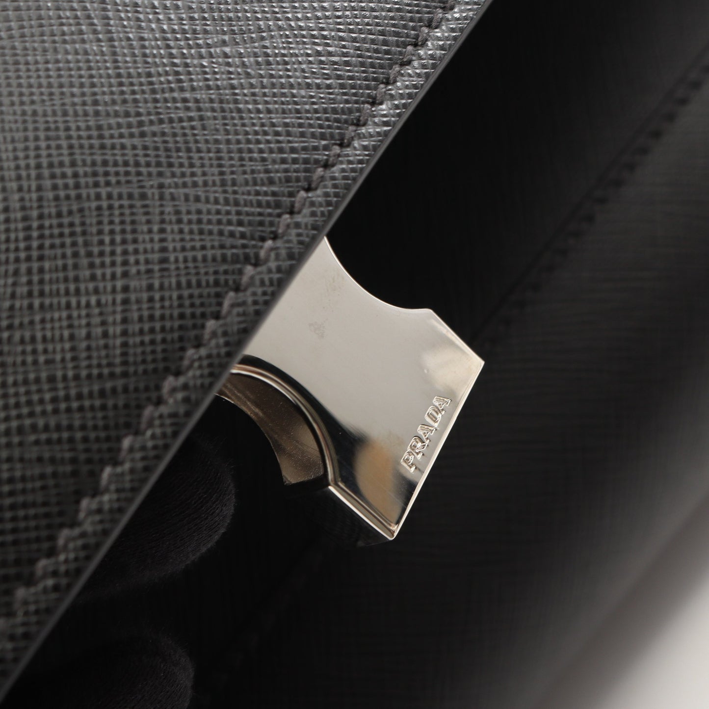 SAFFIANO TRAVEL ショルダーバッグ サフィアーノレザー ブラック プラダ