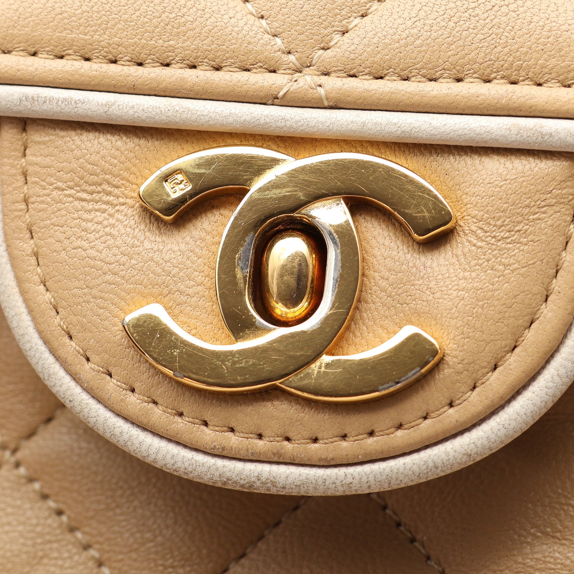マトラッセ シングルフラップ Wチェーンショルダーバッグ ラムスキン ベージュ ホワイト ゴールド金具 シャネル バッグ CHANEL
