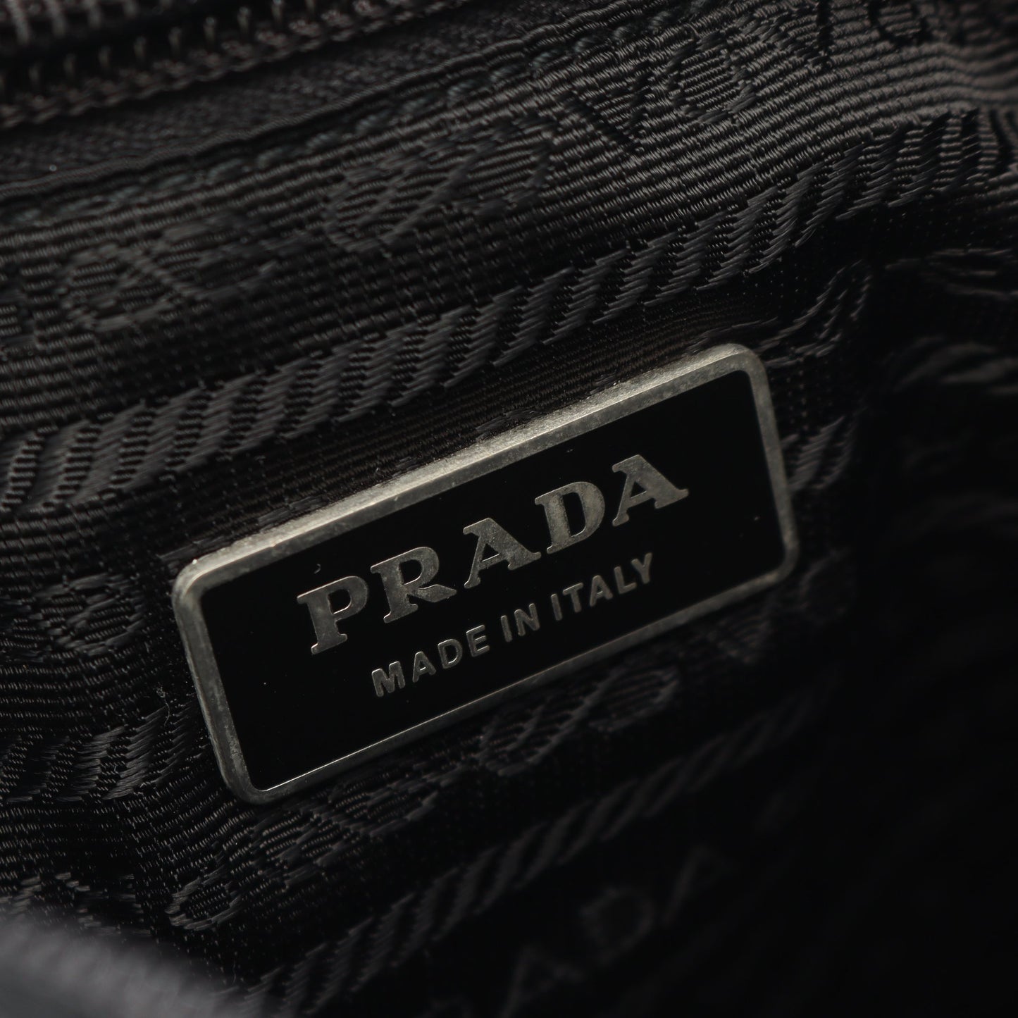 トライアングルロゴ ショルダーバッグ ナイロン サフィアーノレザー ブラック プラダ バッグ PRADA