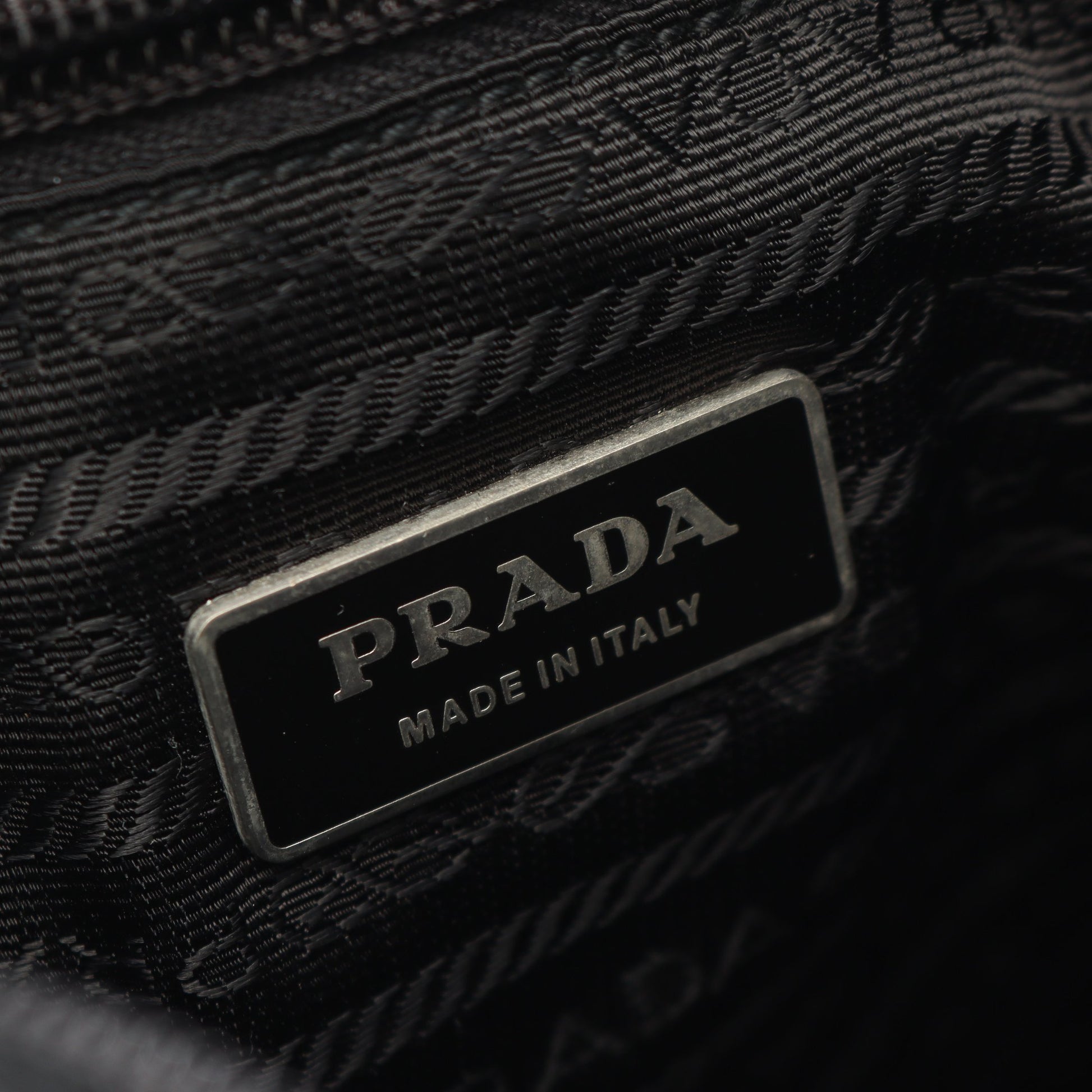 トライアングルロゴ ショルダーバッグ ナイロン サフィアーノレザー ブラック プラダ バッグ PRADA