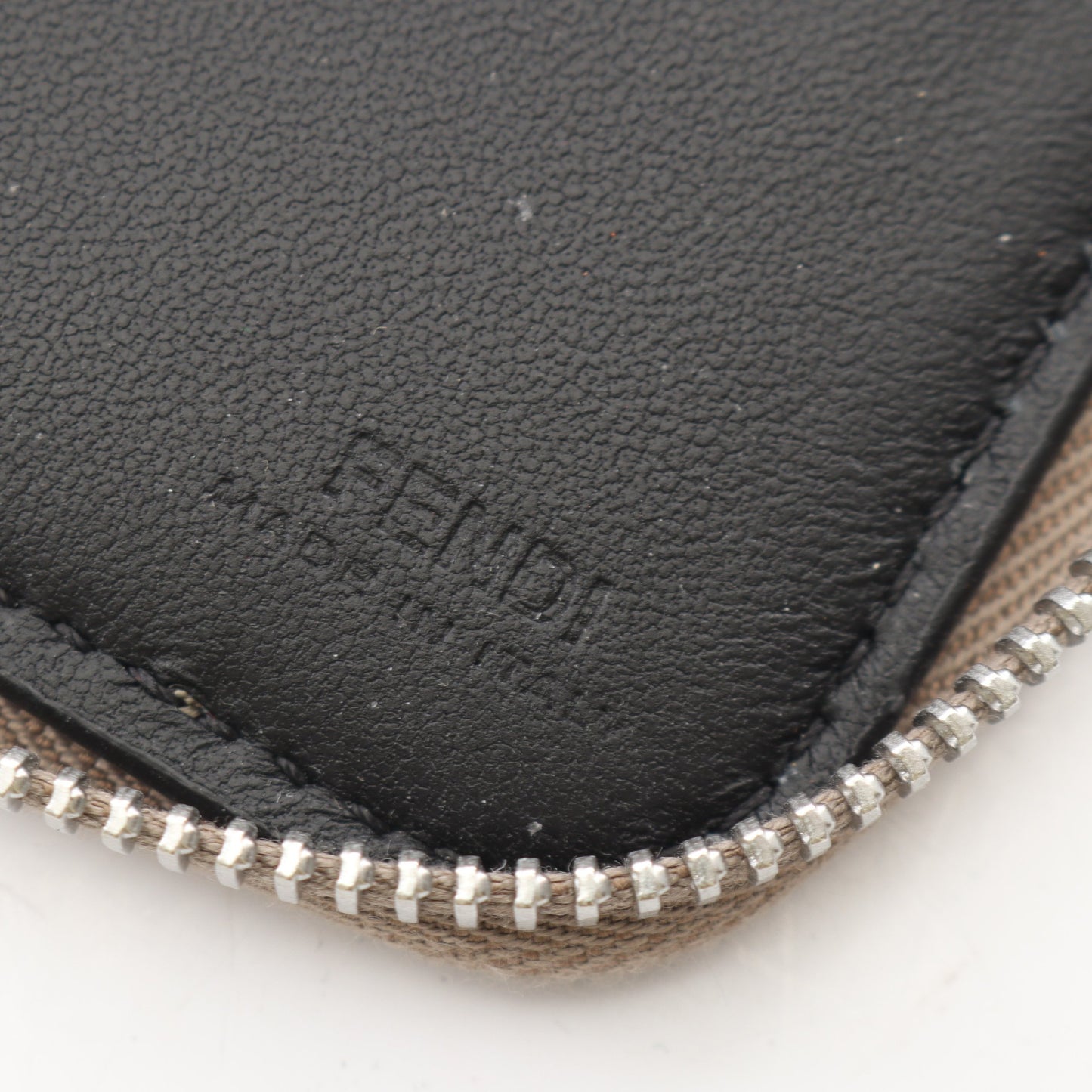 クラッチバッグ レザー グレーベージュ フェンディ バッグ FENDI