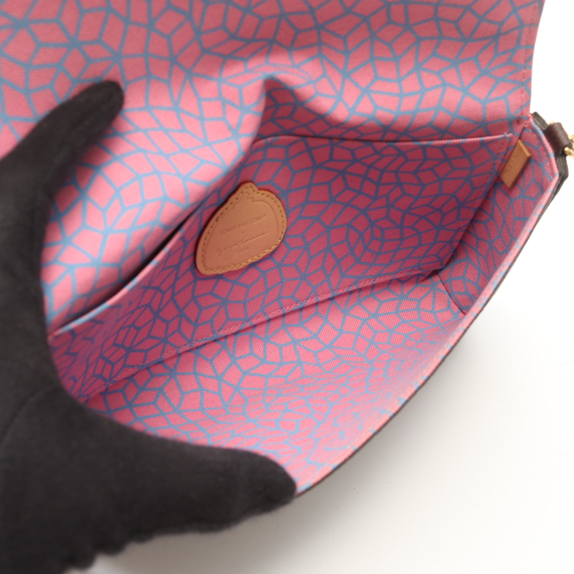 LV × YK ポシェット フェリシー モノグラム 草間彌生 チェーンウォレット PVC レザー ブラウン マルチカラー ルイヴィトン バッグ LOUIS VUITTON