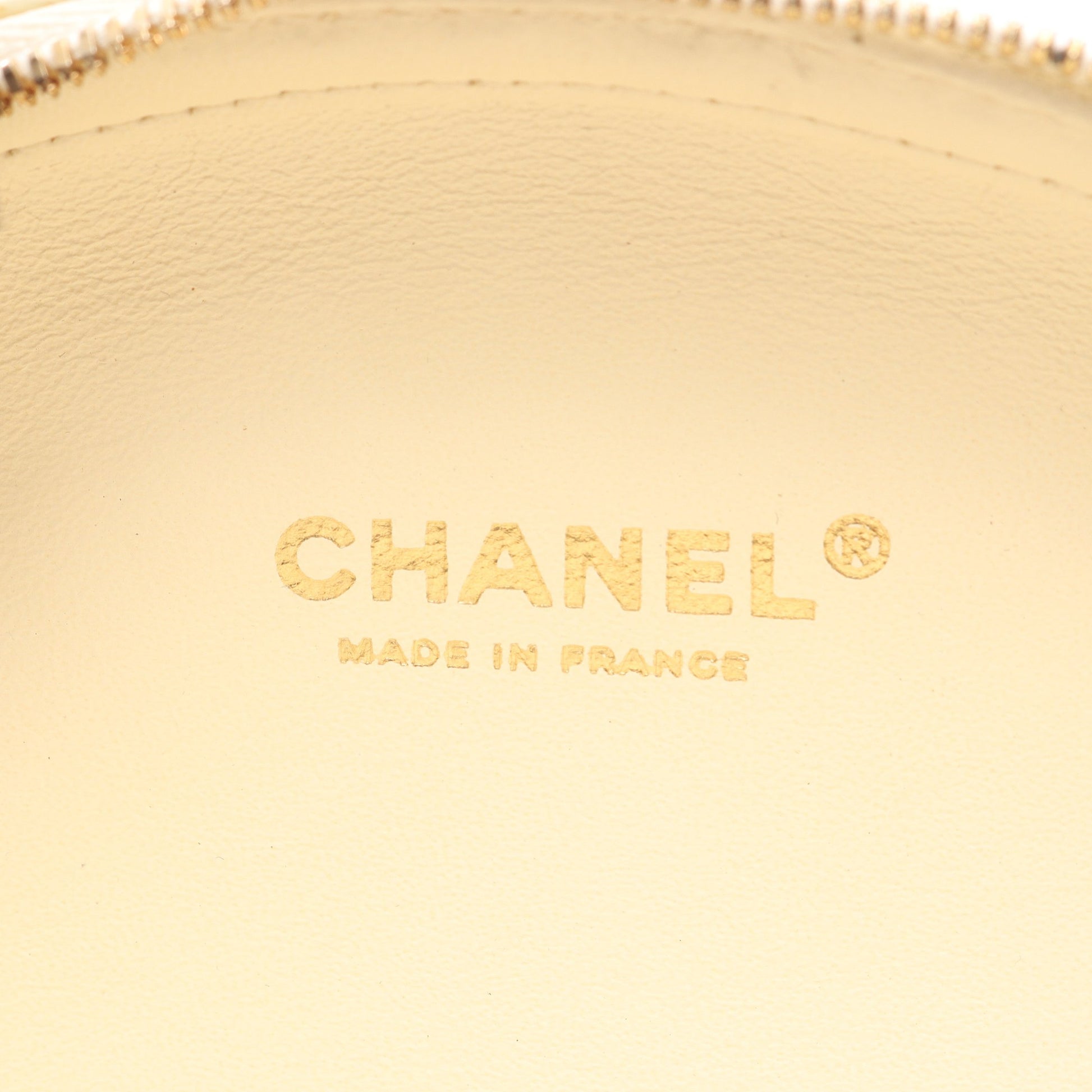 LA PAUSA シェブロン Vステッチ チェーンショルダーバッグ レザー ベージュ マルチカラー ゴールド金具 シャネル バッグ CHANEL