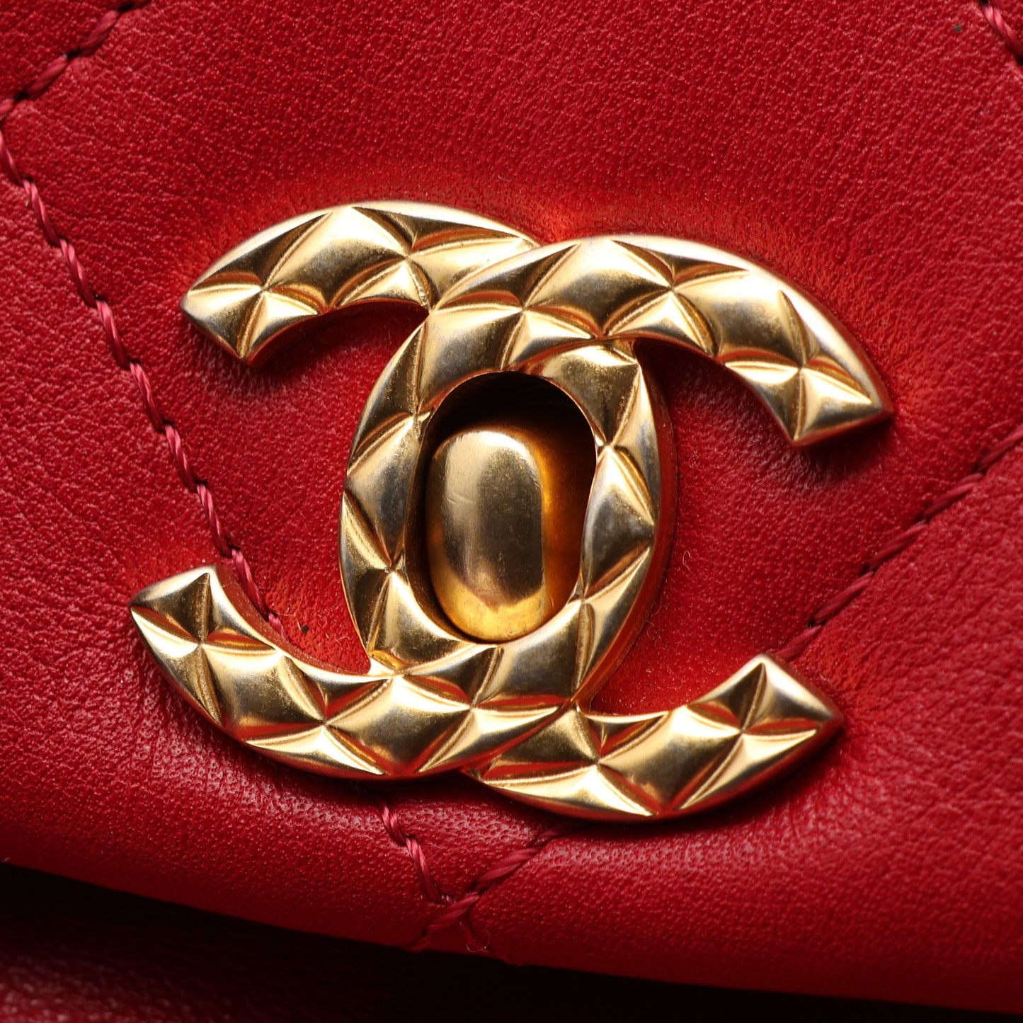 マトラッセ スモール チェーン バックパック リュックサック ラムスキン レッド ゴールド金具 シャネル