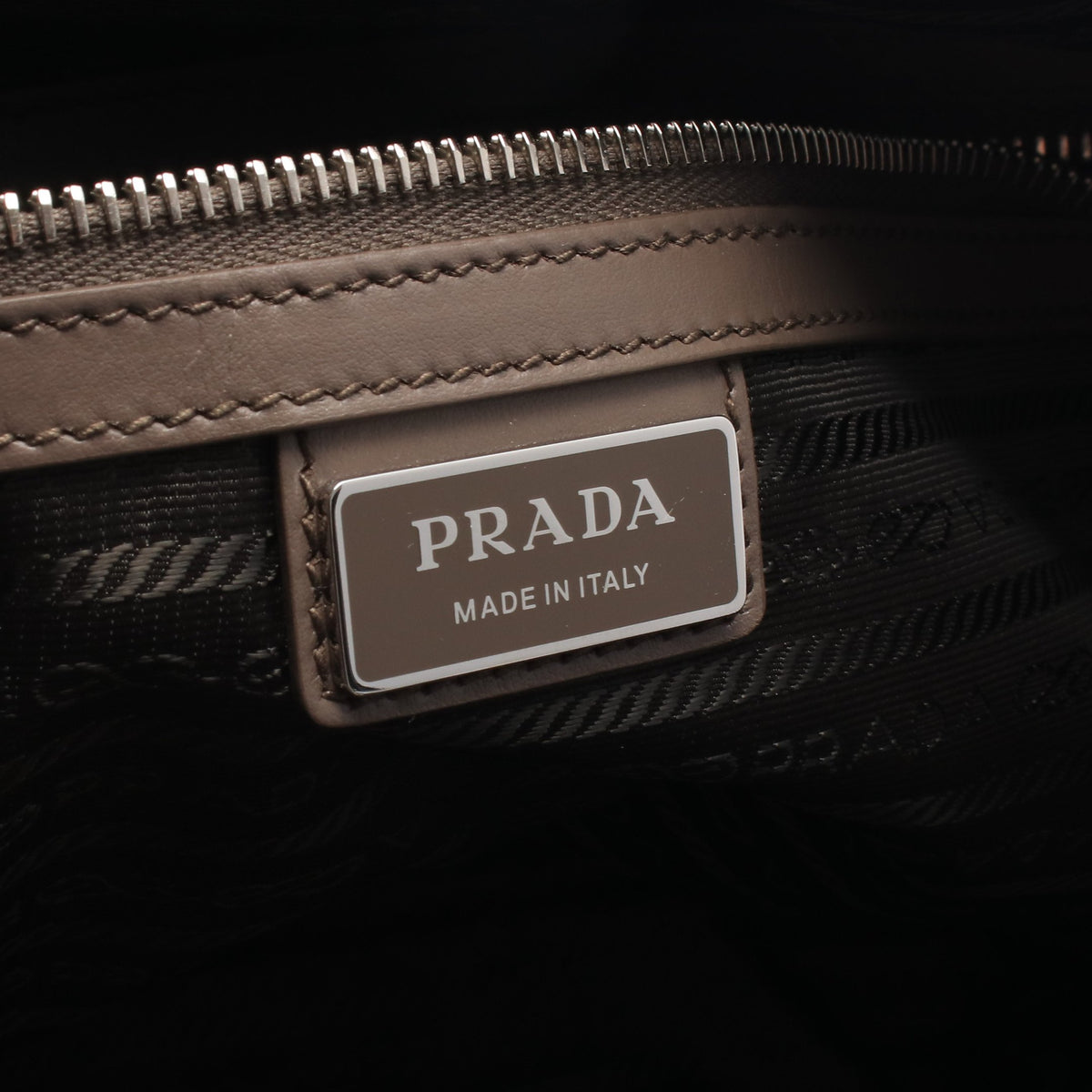 VIT.DAINO ショルダーバッグ レザー グレーベージュ プラダ バッグ PRADA
