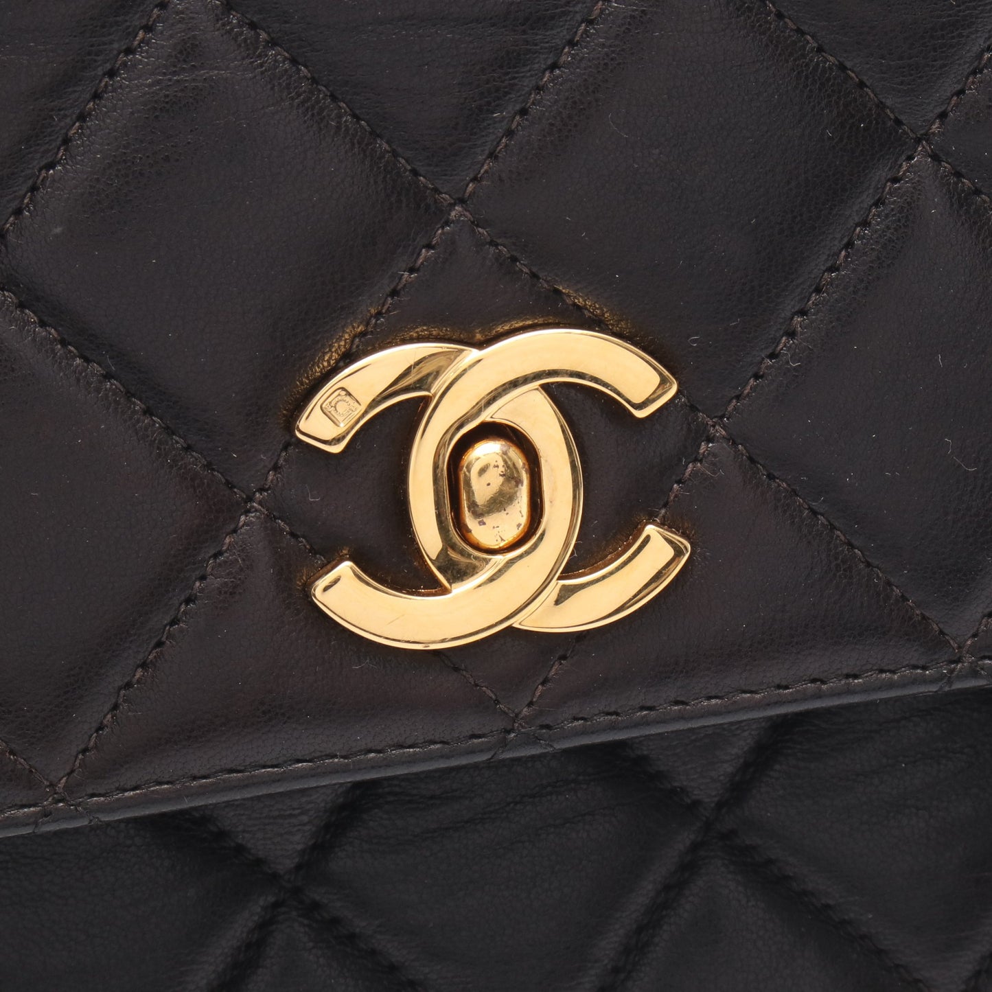 マトラッセ ハンドバッグ ラムスキン ブラック ゴールド金具 シャネル