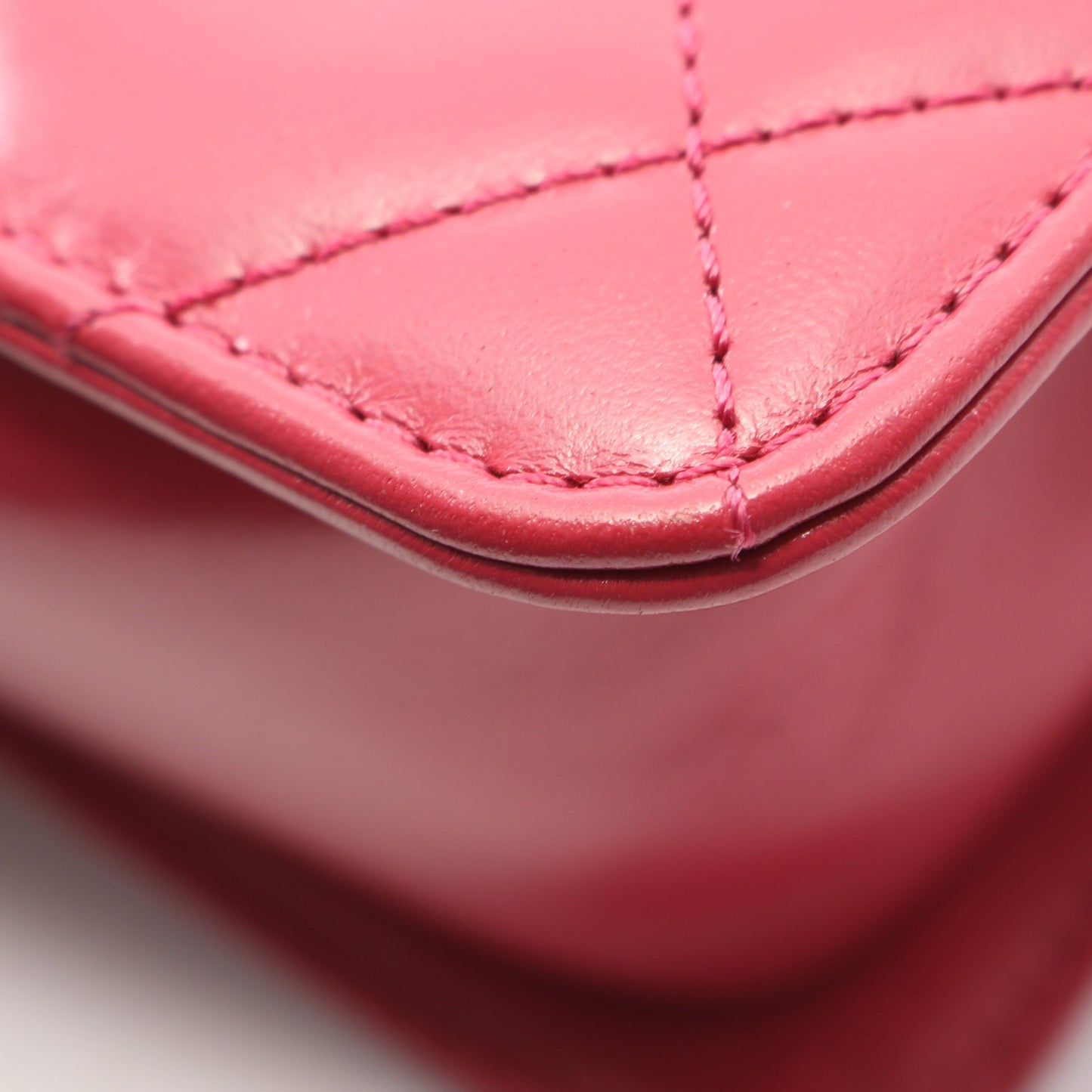 マトラッセ スモールフラップ チェーンショルダーバッグ レザー ピンク ゴールド金具 シャネル