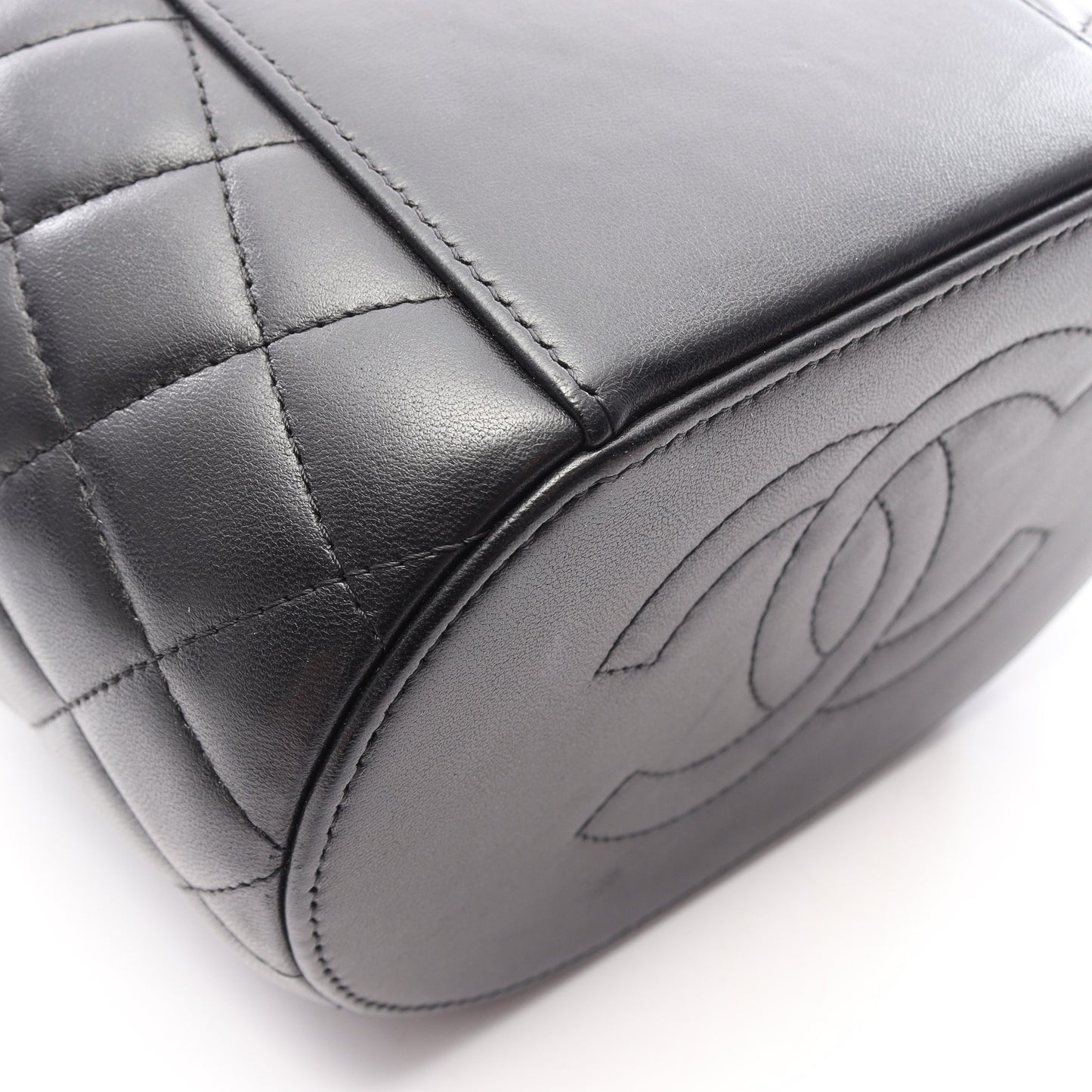 マトラッセ バニティバッグ 2WAY チェーンショルダーバッグ ラムスキン ブラック ゴールド金具 シャネル