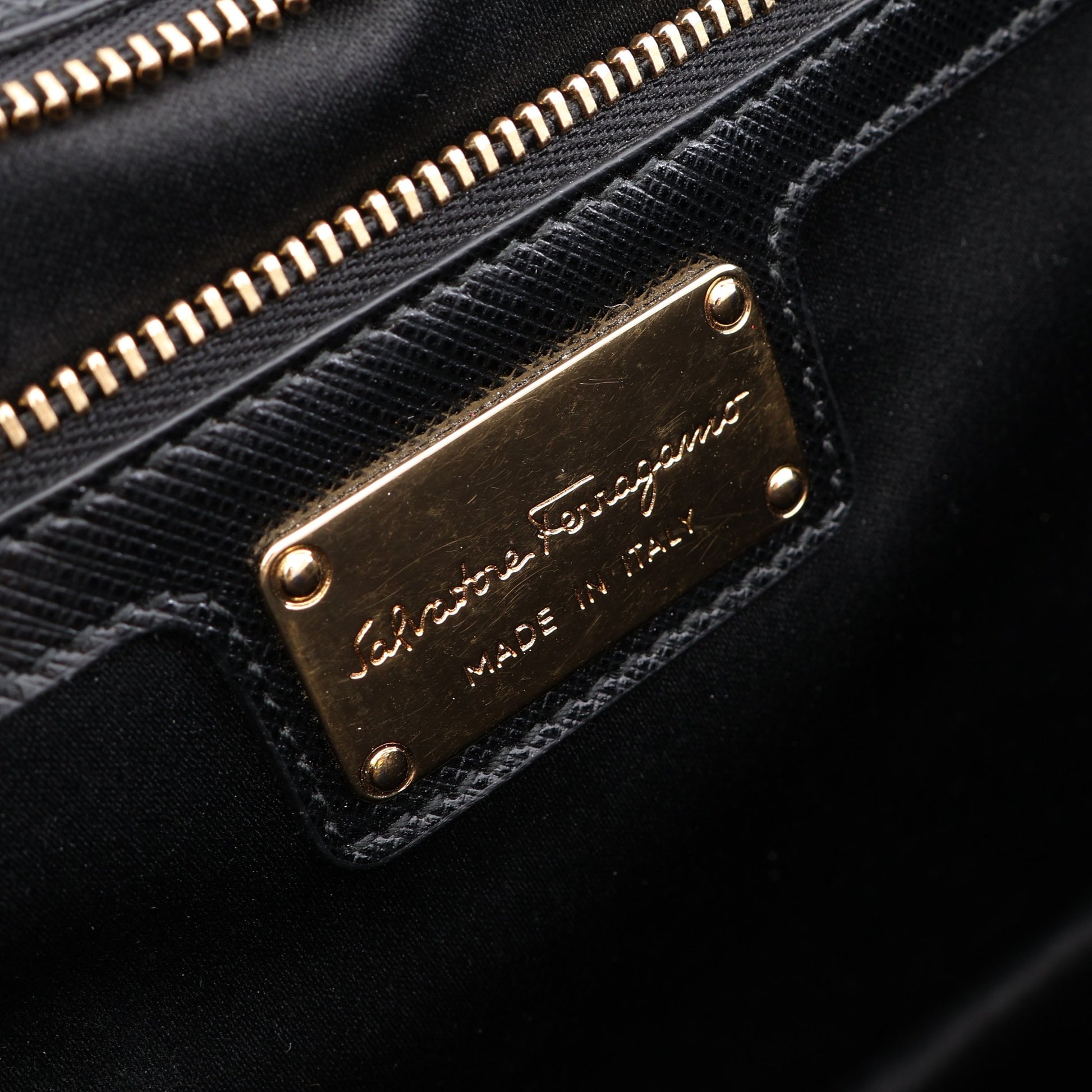 ヴァラ リボン チェーンショルダーバッグ レザー ブラック サルヴァトーレフェラガモ バッグ Salvatore Ferragamo