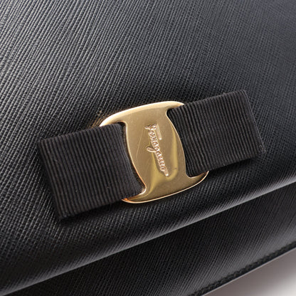 ヴァラ リボン チェーンショルダーバッグ レザー ブラック サルヴァトーレフェラガモ バッグ Salvatore Ferragamo