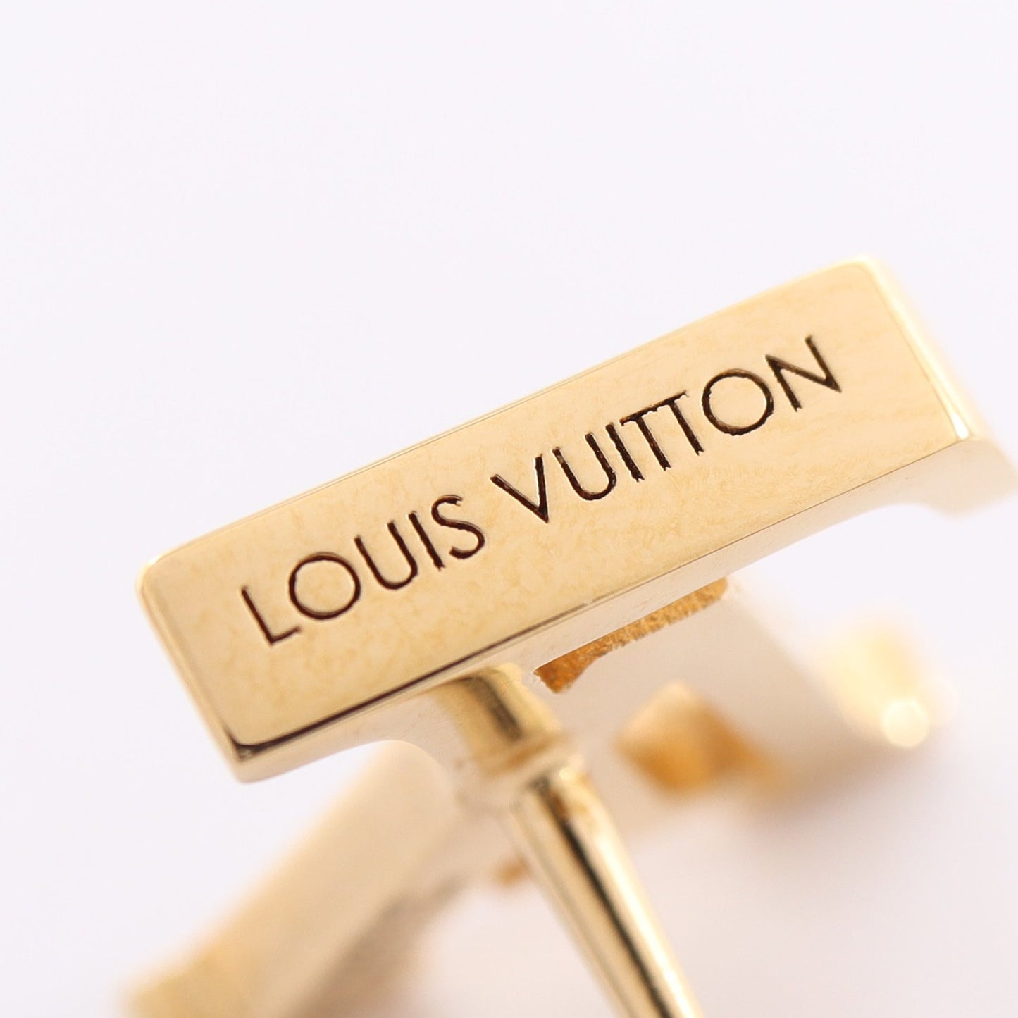 LV アイコニック エナメル ピアス GP ゴールド ブラック ルイヴィトン