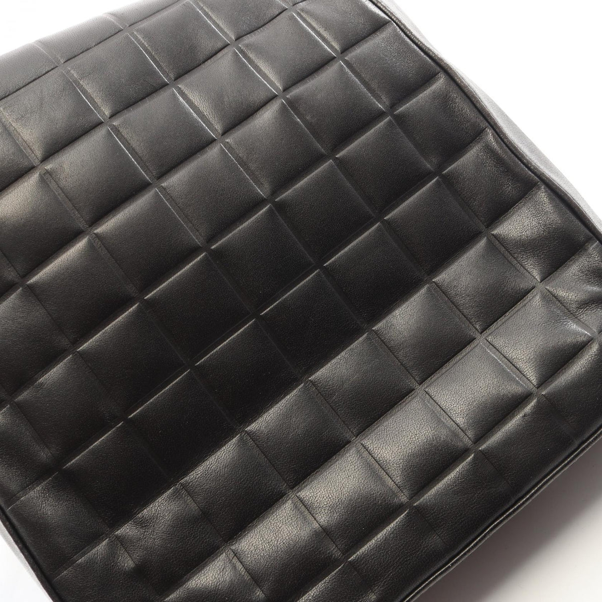チョコバー ショルダーバッグ ラムスキン ブラック ゴールド金具 シャネル