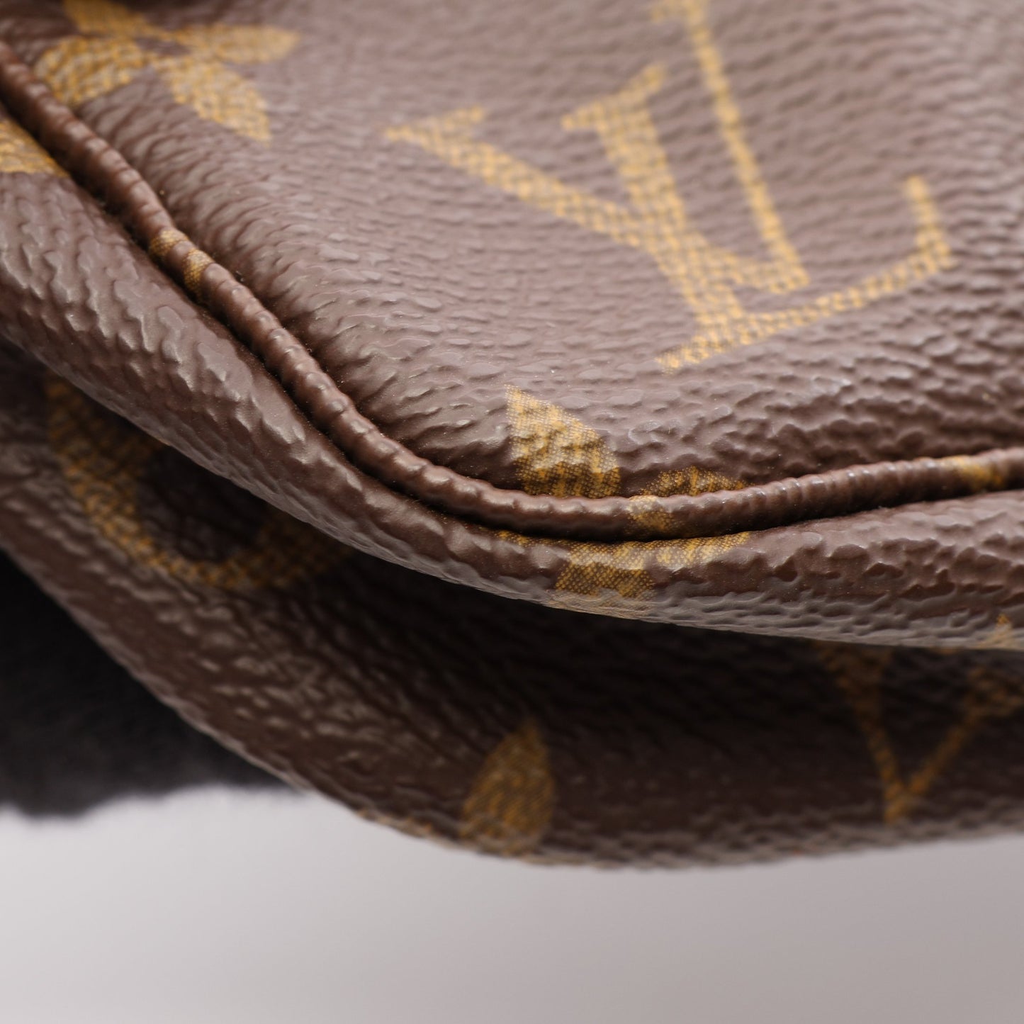 ポシェットアクセソワール モノグラム ハンドバッグ PVC レザー ブラウン ルイヴィトン バッグ LOUIS VUITTON