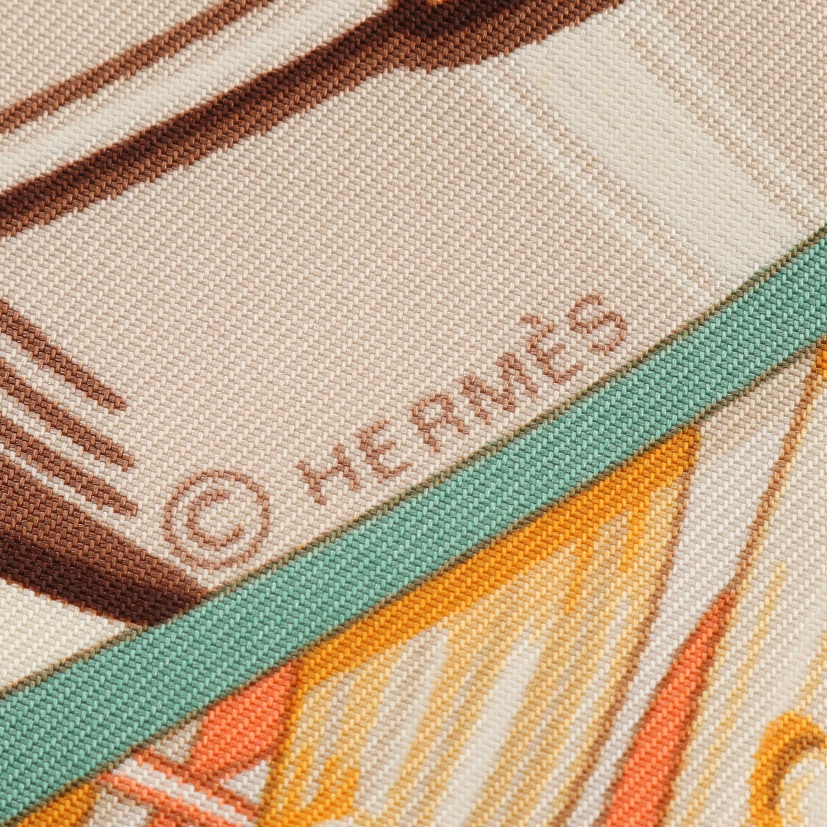 カレ90 Au son du Tan-tan スカーフ シルク アイボリー オレンジ マルチカラー エルメス 財布・小物 HERMES