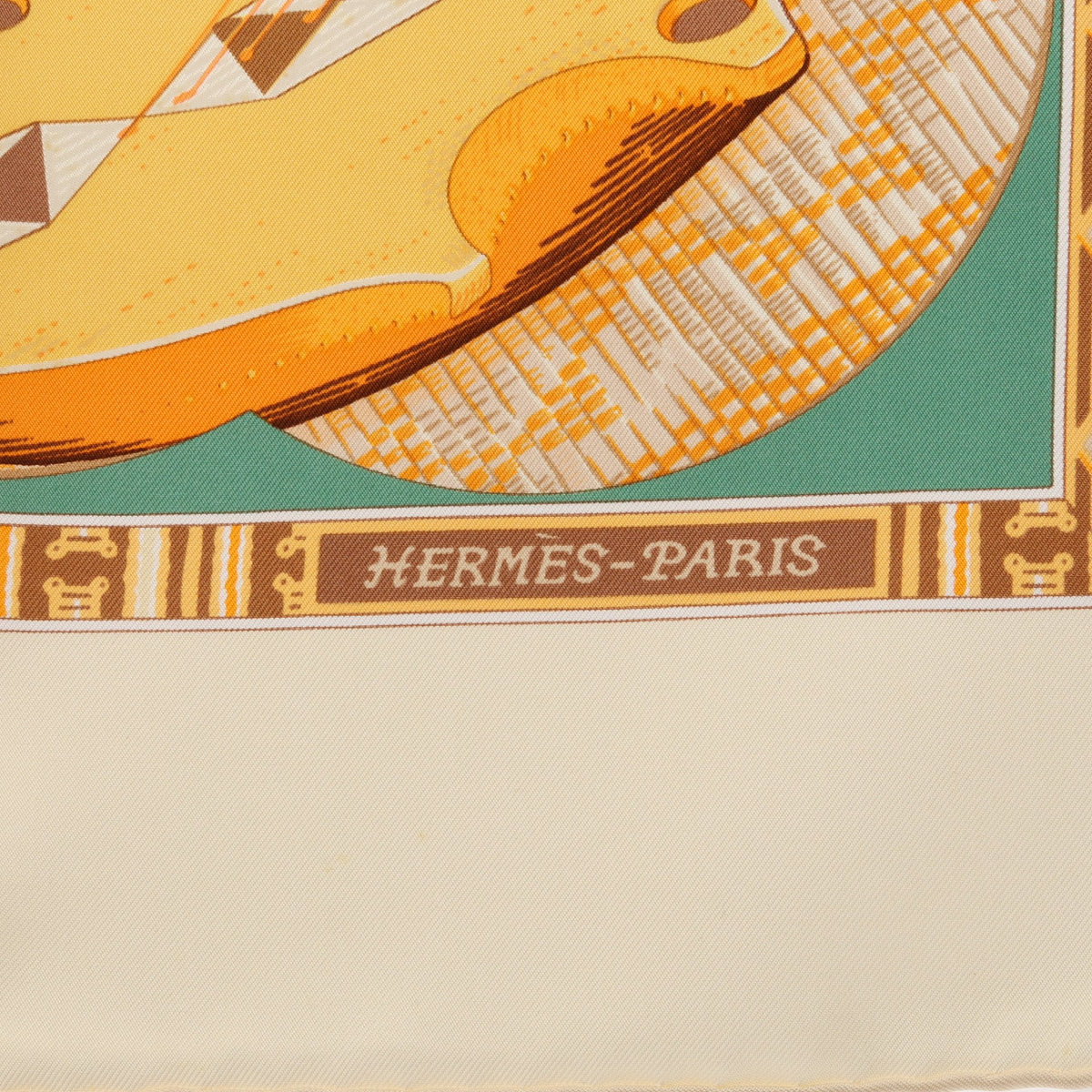 カレ90 Au son du Tan-tan スカーフ シルク アイボリー オレンジ マルチカラー エルメス 財布・小物 HERMES