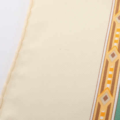 カレ90 Au son du Tan-tan スカーフ シルク アイボリー オレンジ マルチカラー エルメス 財布・小物 HERMES