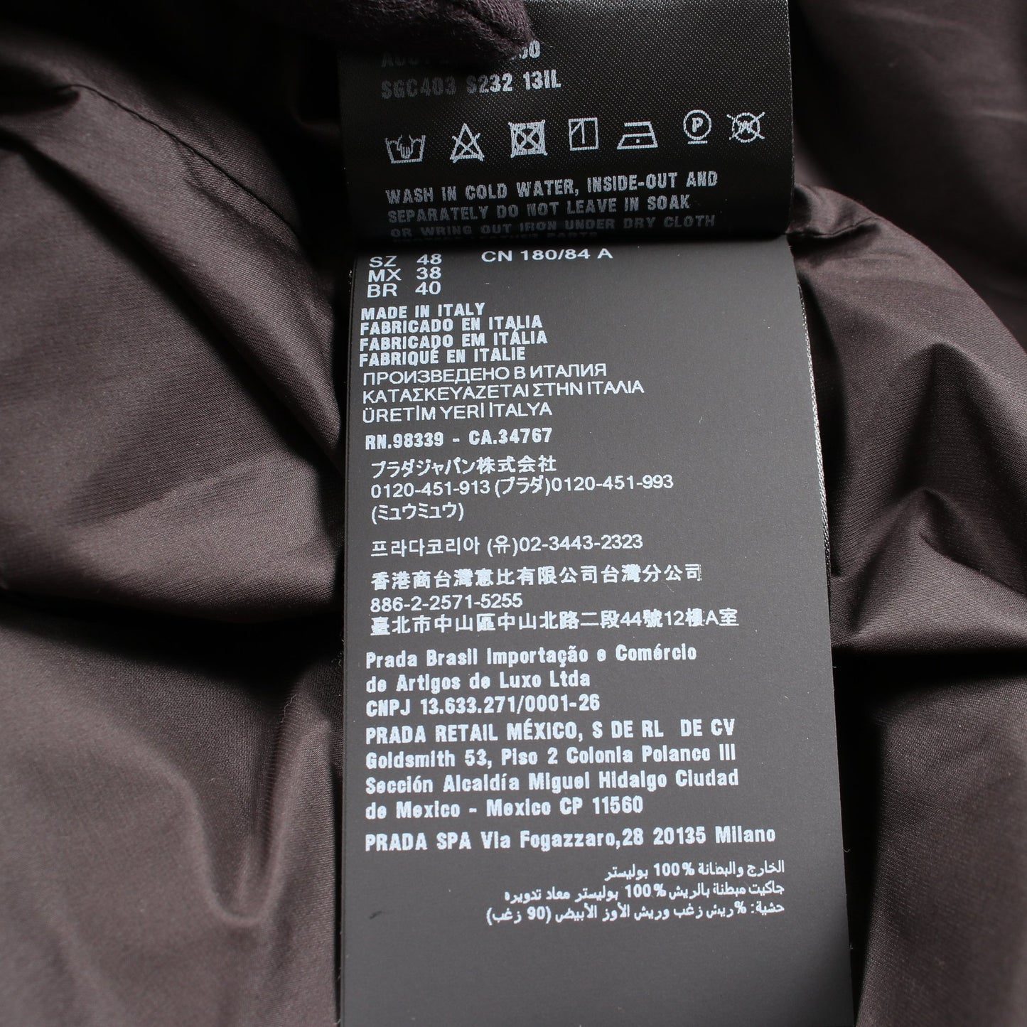 三角プレート フード付き ダウンジャケット ブラック プラダ
