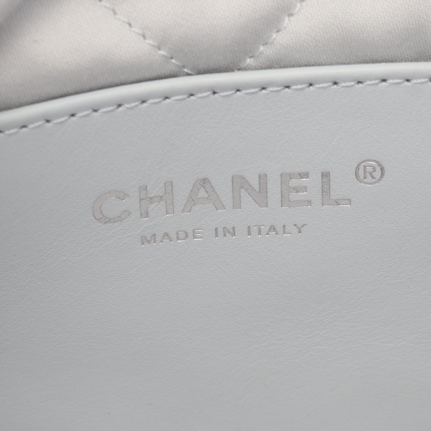 CHANEL 22 ミニ 2WAY チェーンショルダーバッグ レザー シルバー シルバー金具 シャネル