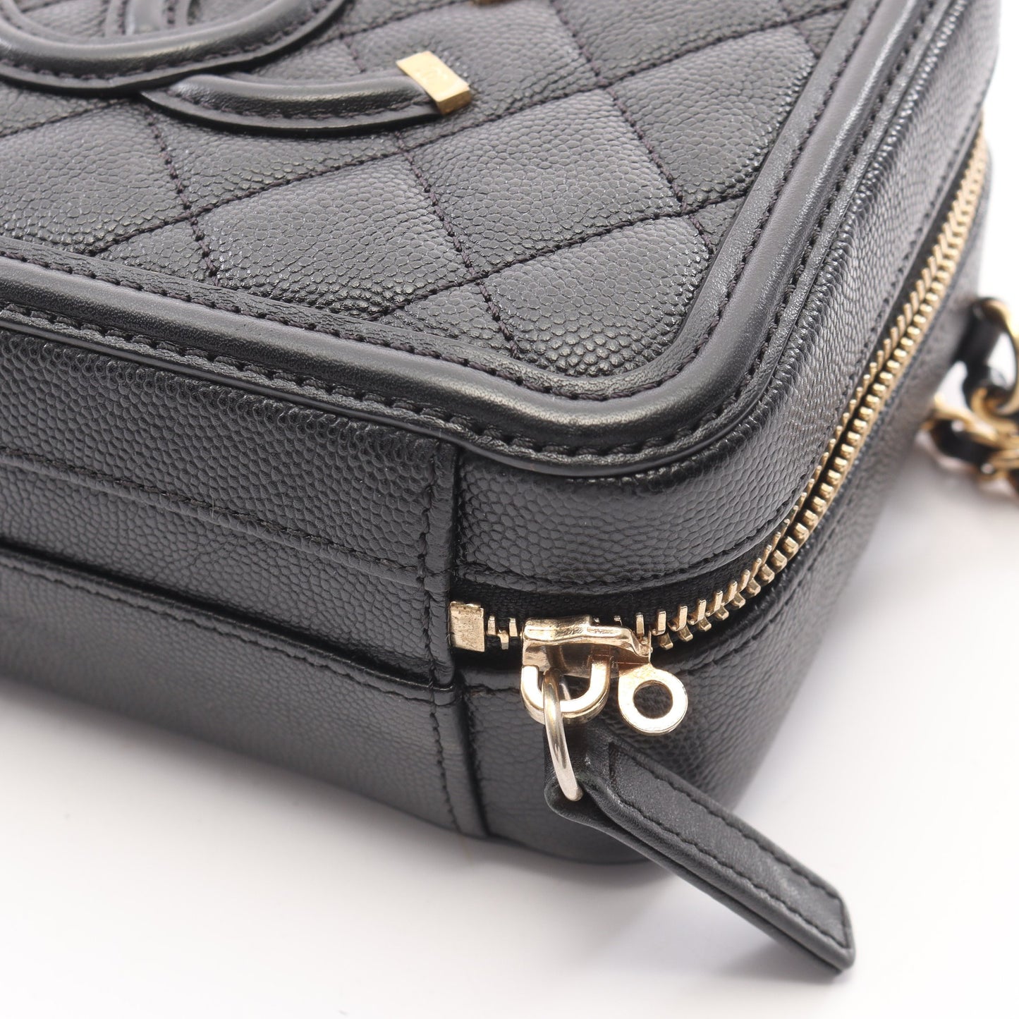 CCフィグリー スモール バニティバッグ 2WAY チェーンショルダーバッグ キャビアスキン レザー ブラック ゴールド金具 シャネル