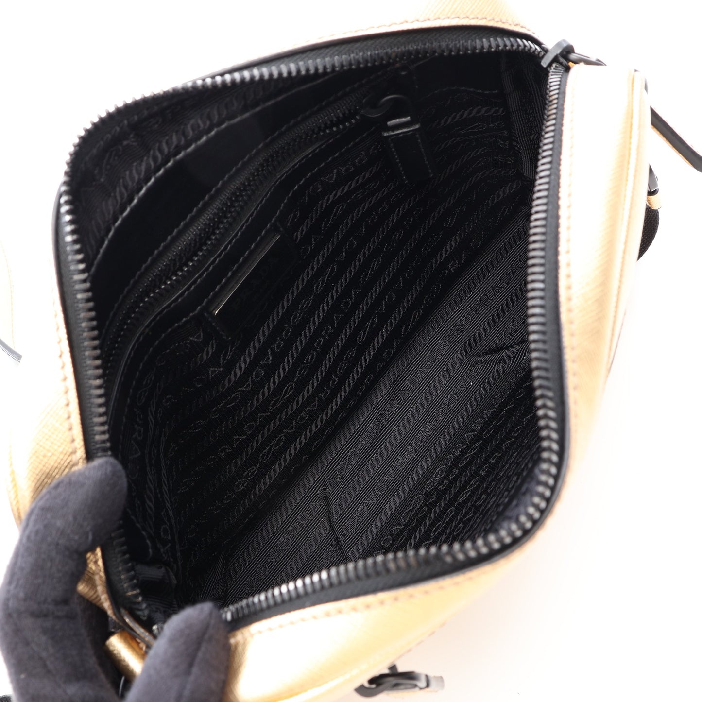 SAFFIANO TRAVEL ショルダーバッグ サフィアーノレザー ゴールド プラダ