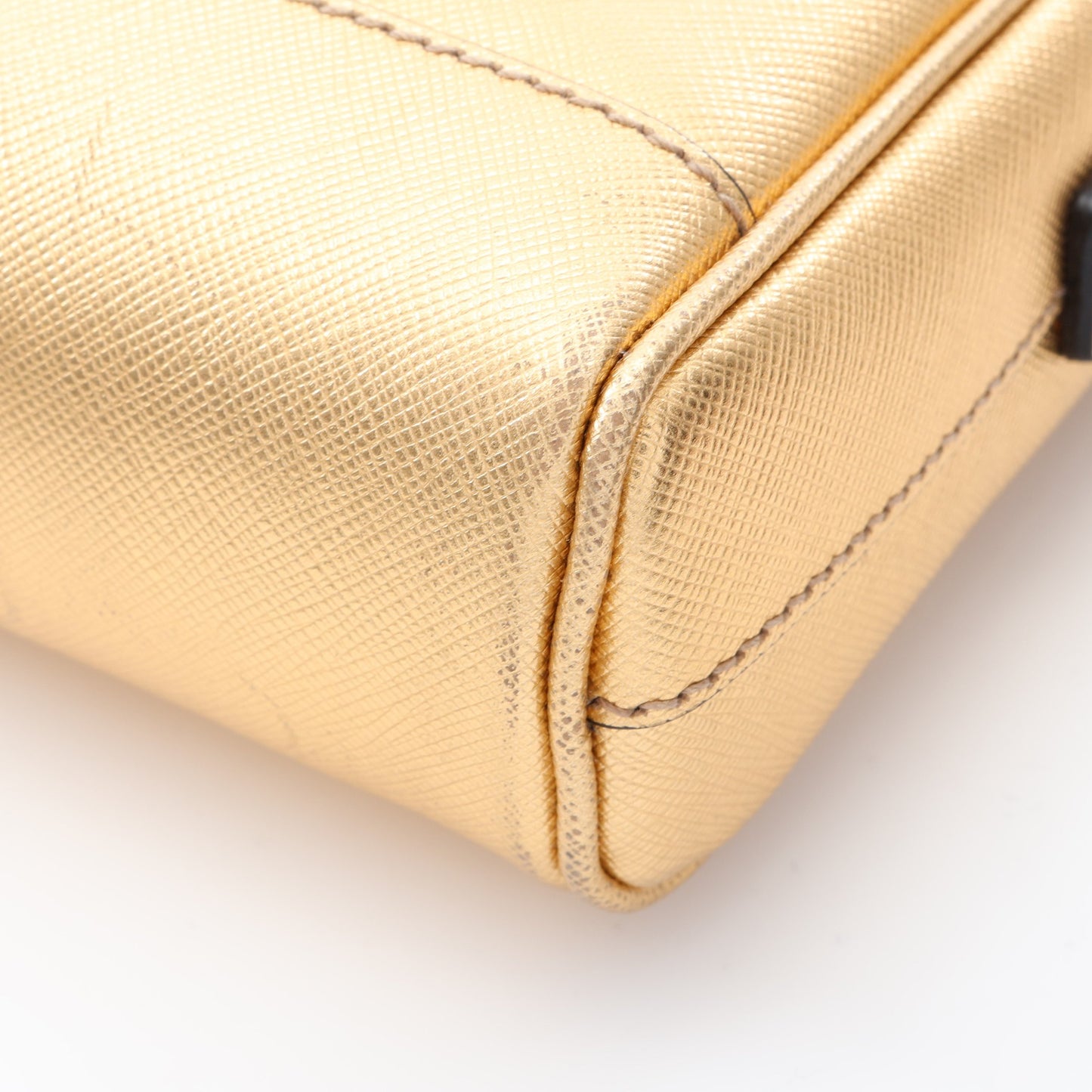SAFFIANO TRAVEL ショルダーバッグ サフィアーノレザー ゴールド プラダ
