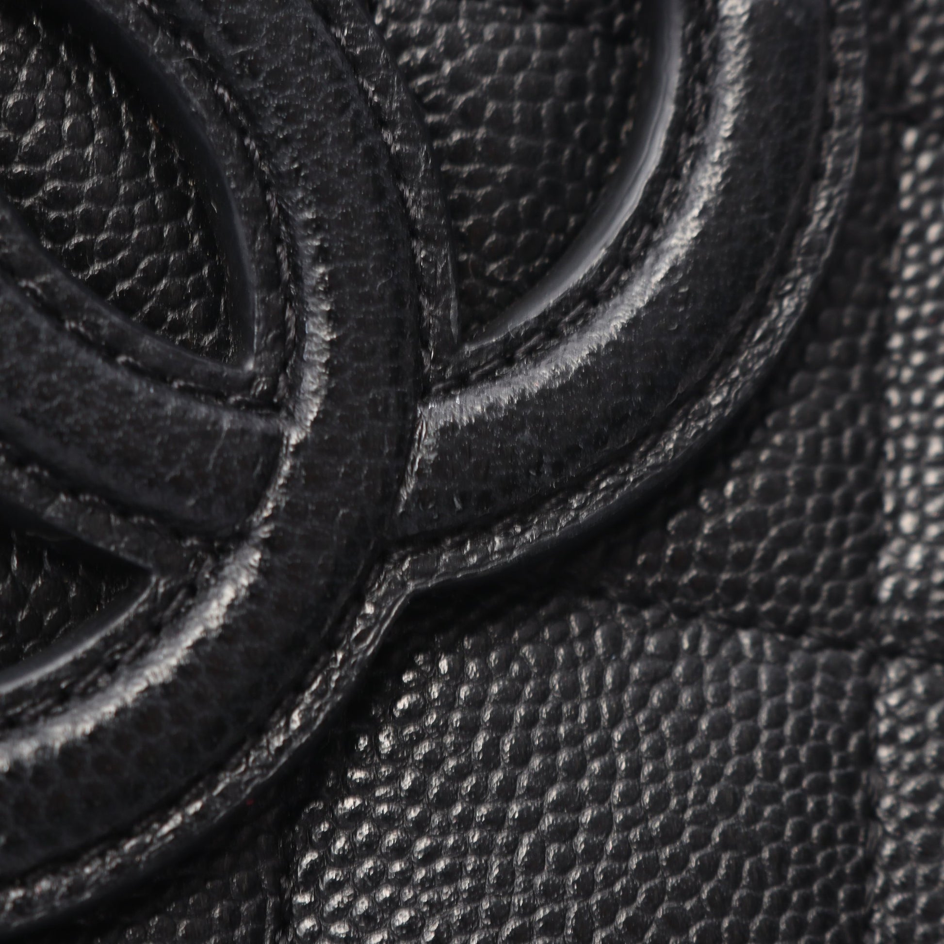 マトラッセラウンド 2WAY チェーンショルダーバッグ キャビアスキン ブラック ゴールド金具 シャネル バッグ CHANEL