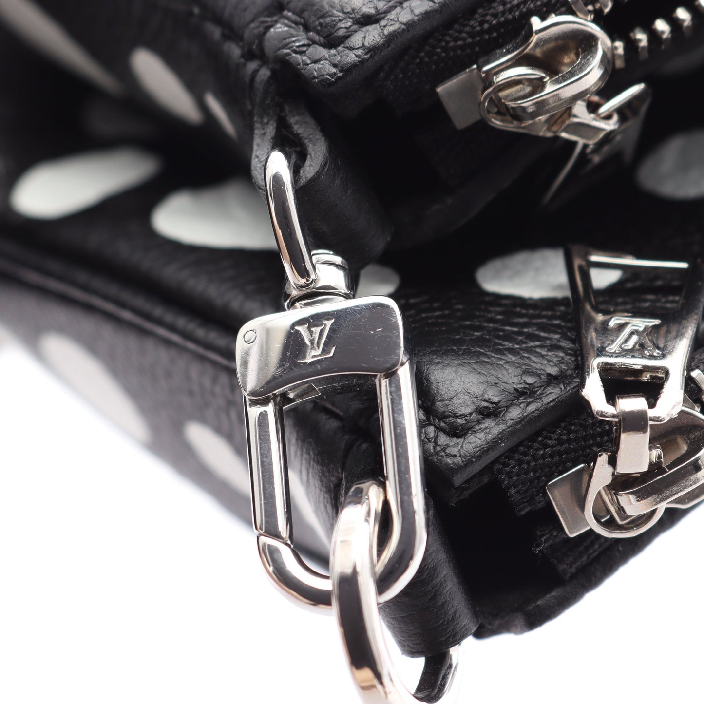 LV × YK ミュルティ ポシェット アクセソワール モノグラムインフィニティドット ノワール 草間彌生 ショルダーバッグ レザー ブラック ホワイト ルイヴィトン