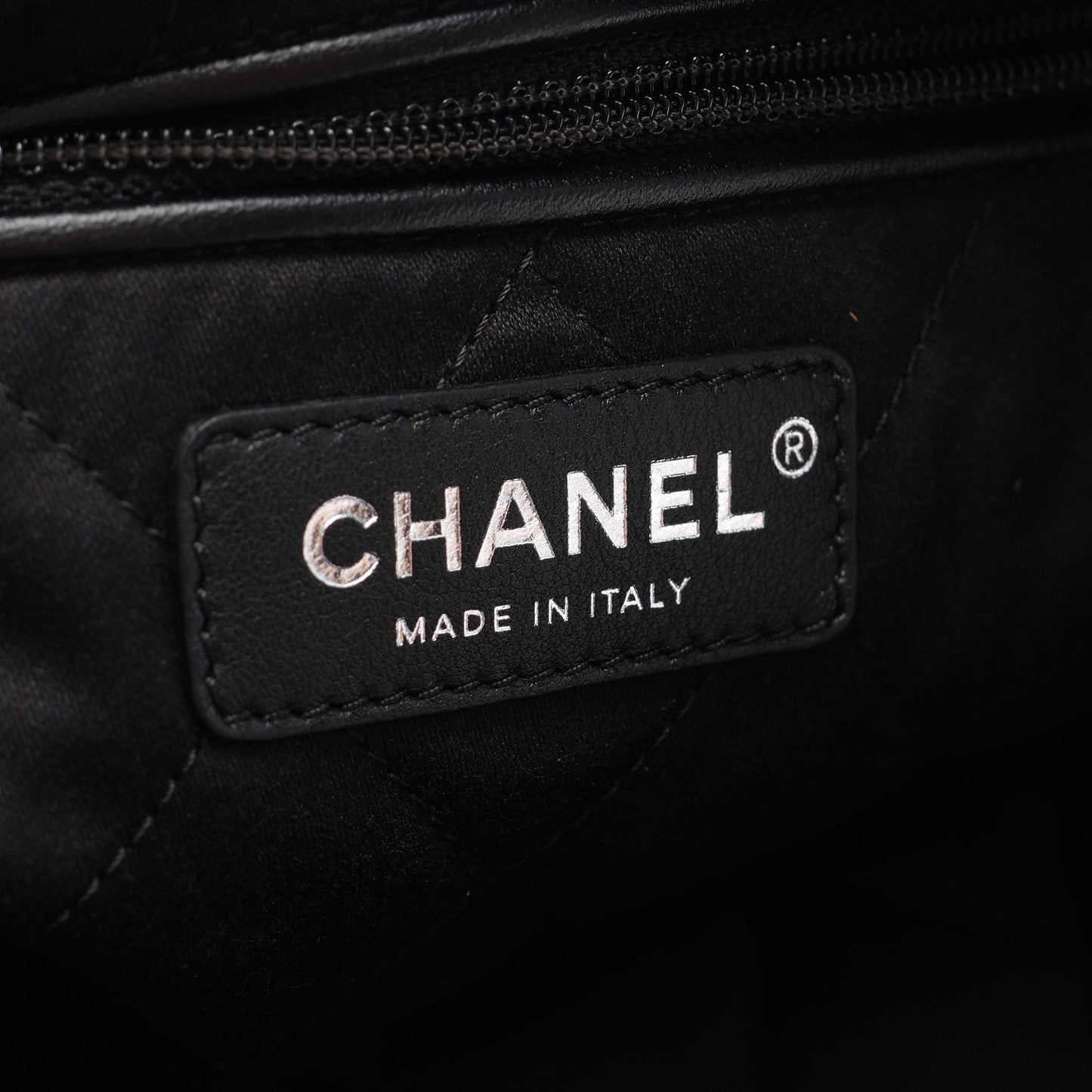シャネル 22 ラージ バックパック リュックサック レザー ブラック シルバー金具 シャネル