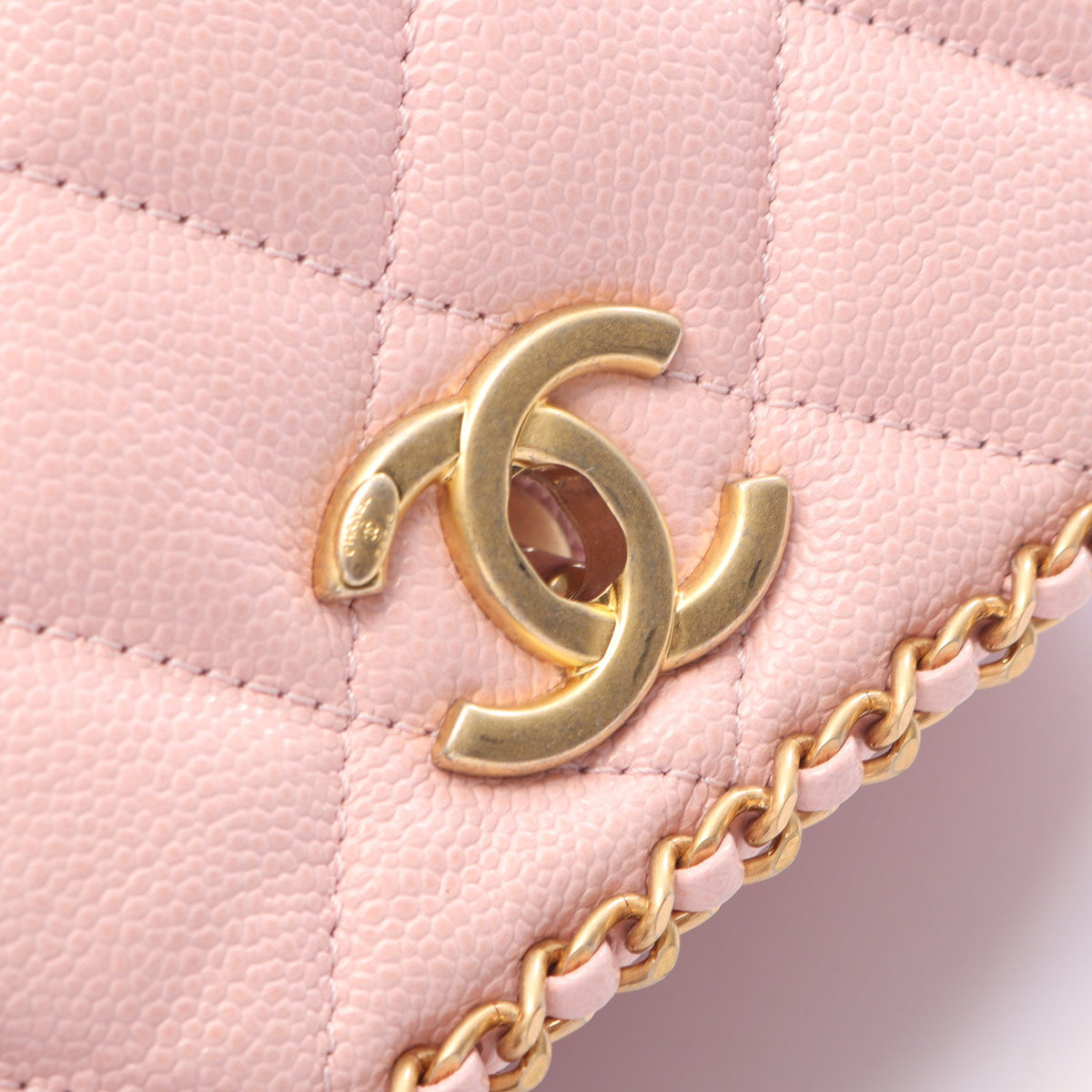 マトラッセ チェーンショルダーバッグ キャビアスキン ライトピンク ゴールド金具 シャネル バッグ CHANEL