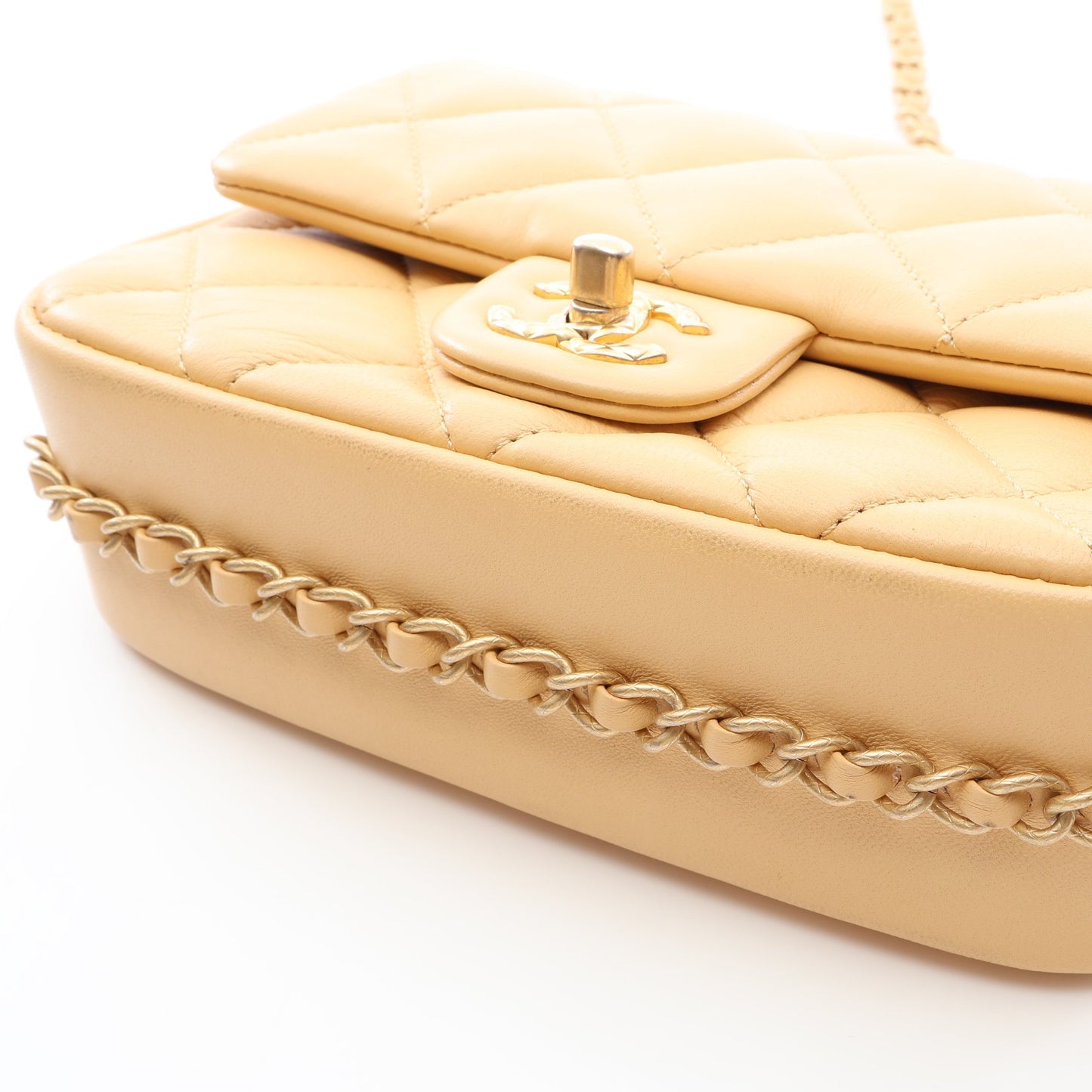 マトラッセ スモール チェーンショルダーバッグ ラムスキン ベージュ ゴールド金具 シャネル