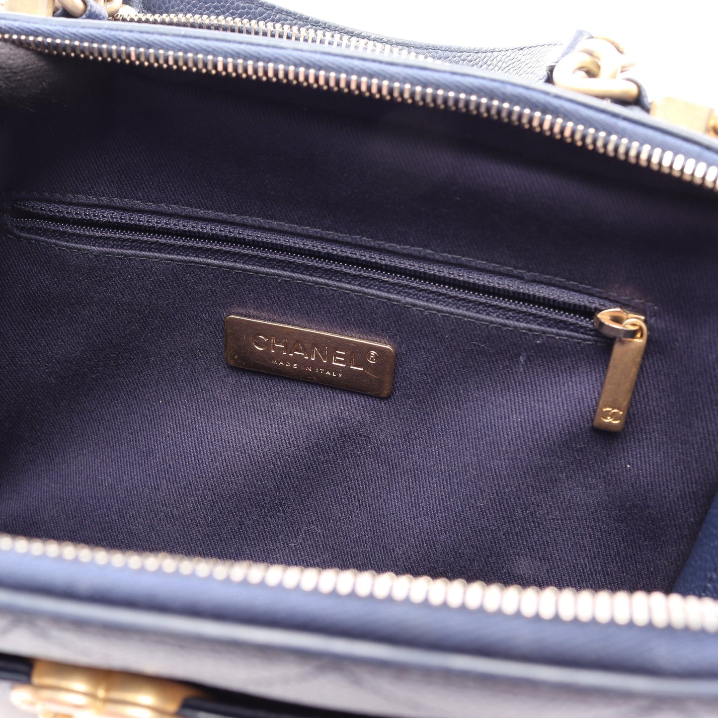 マトラッセ 2WAY チェーンショルダーバッグ キャビアスキン ダークブルー ゴールド金具 シャネル