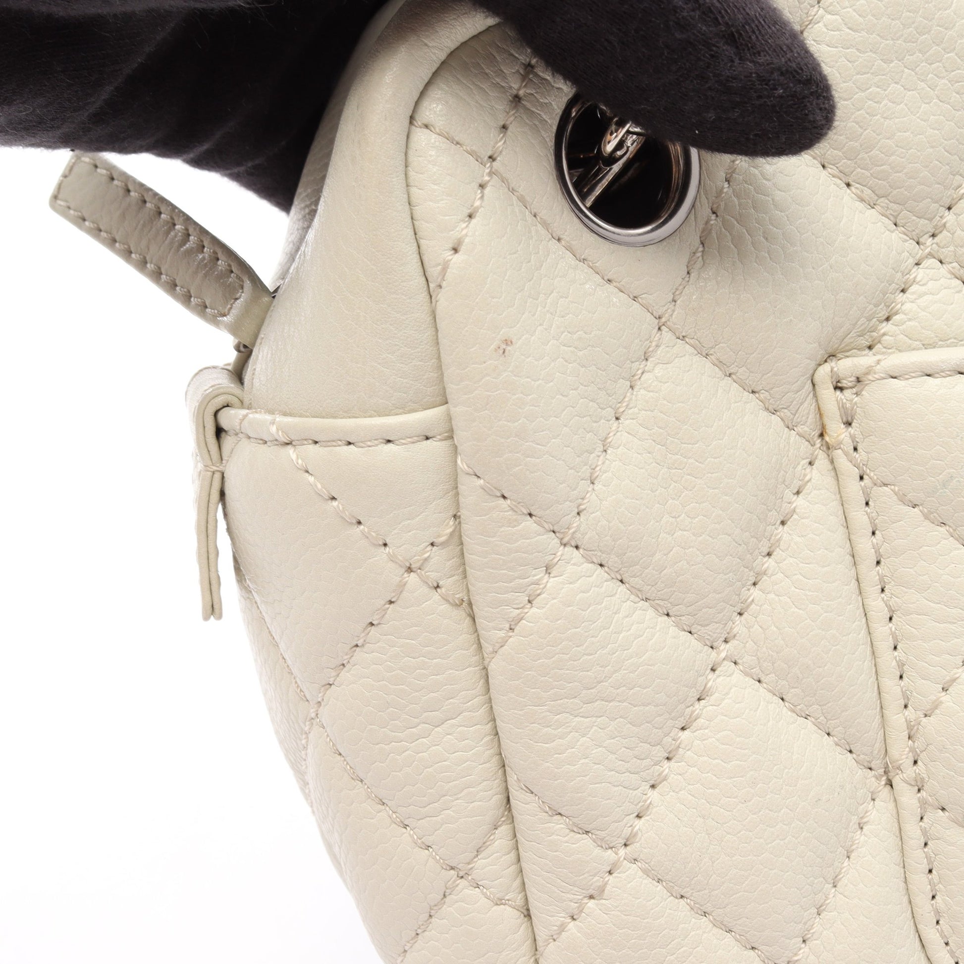 2.55 マトラッセ チェーンショルダーバッグ キャビアスキン オフホワイト シルバー金具 シャネル バッグ CHANEL