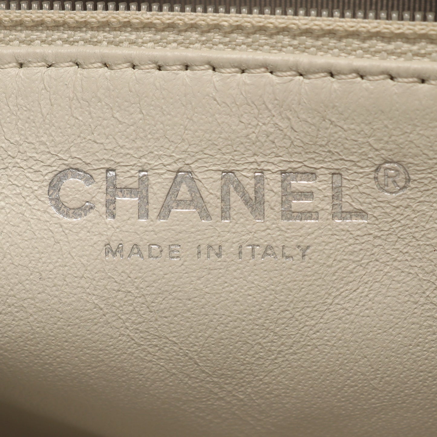 2.55 マトラッセ チェーンショルダーバッグ キャビアスキン オフホワイト シルバー金具 シャネル バッグ CHANEL