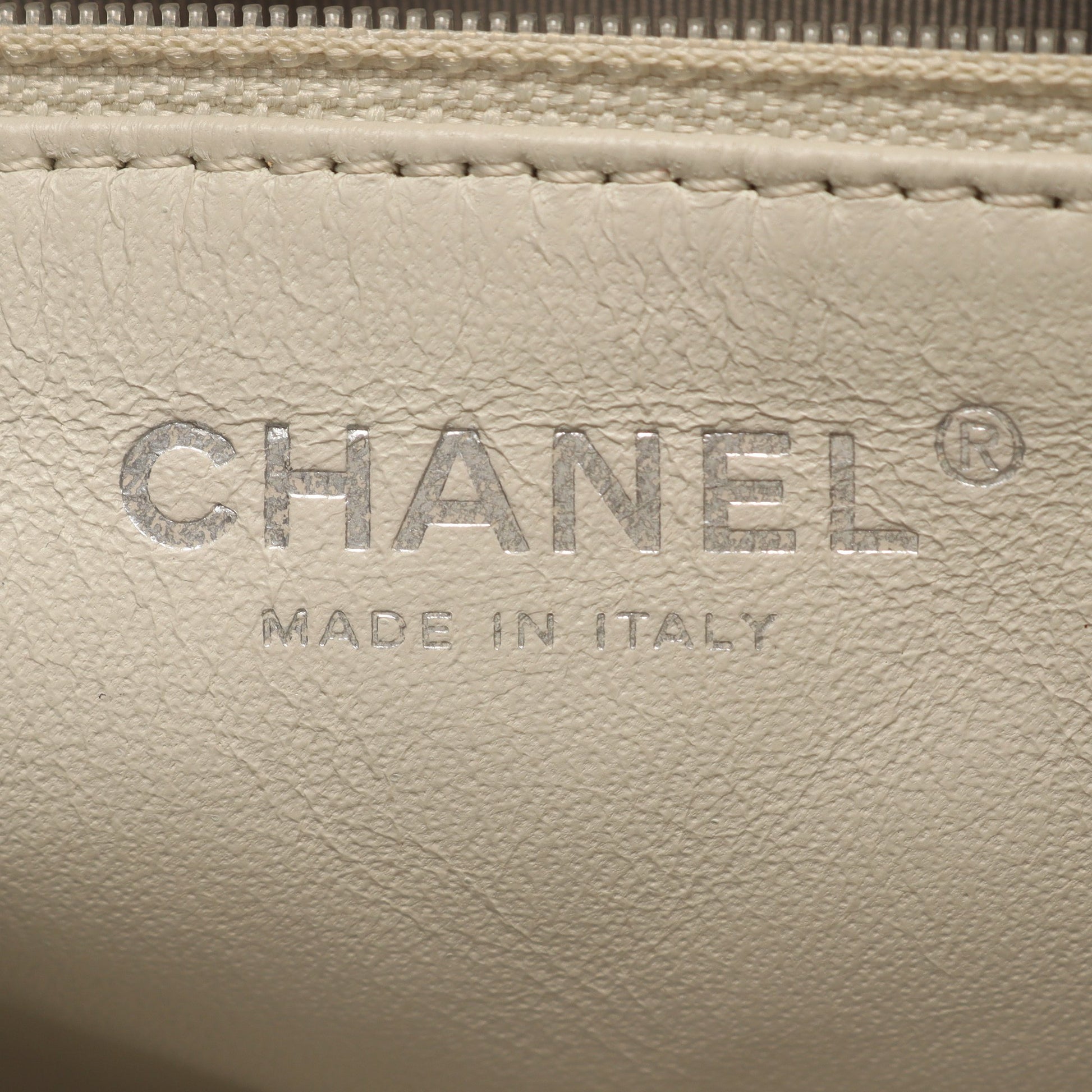 2.55 マトラッセ チェーンショルダーバッグ キャビアスキン オフホワイト シルバー金具 シャネル バッグ CHANEL
