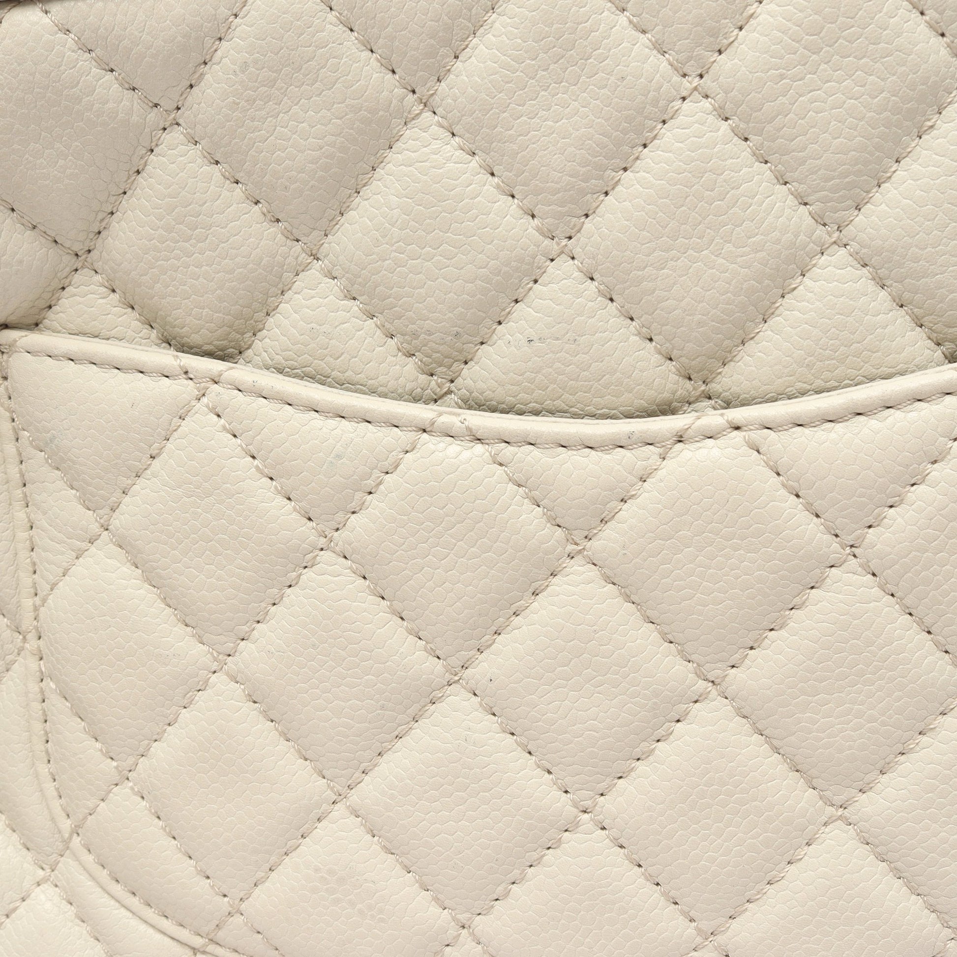 2.55 マトラッセ チェーンショルダーバッグ キャビアスキン オフホワイト シルバー金具 シャネル バッグ CHANEL