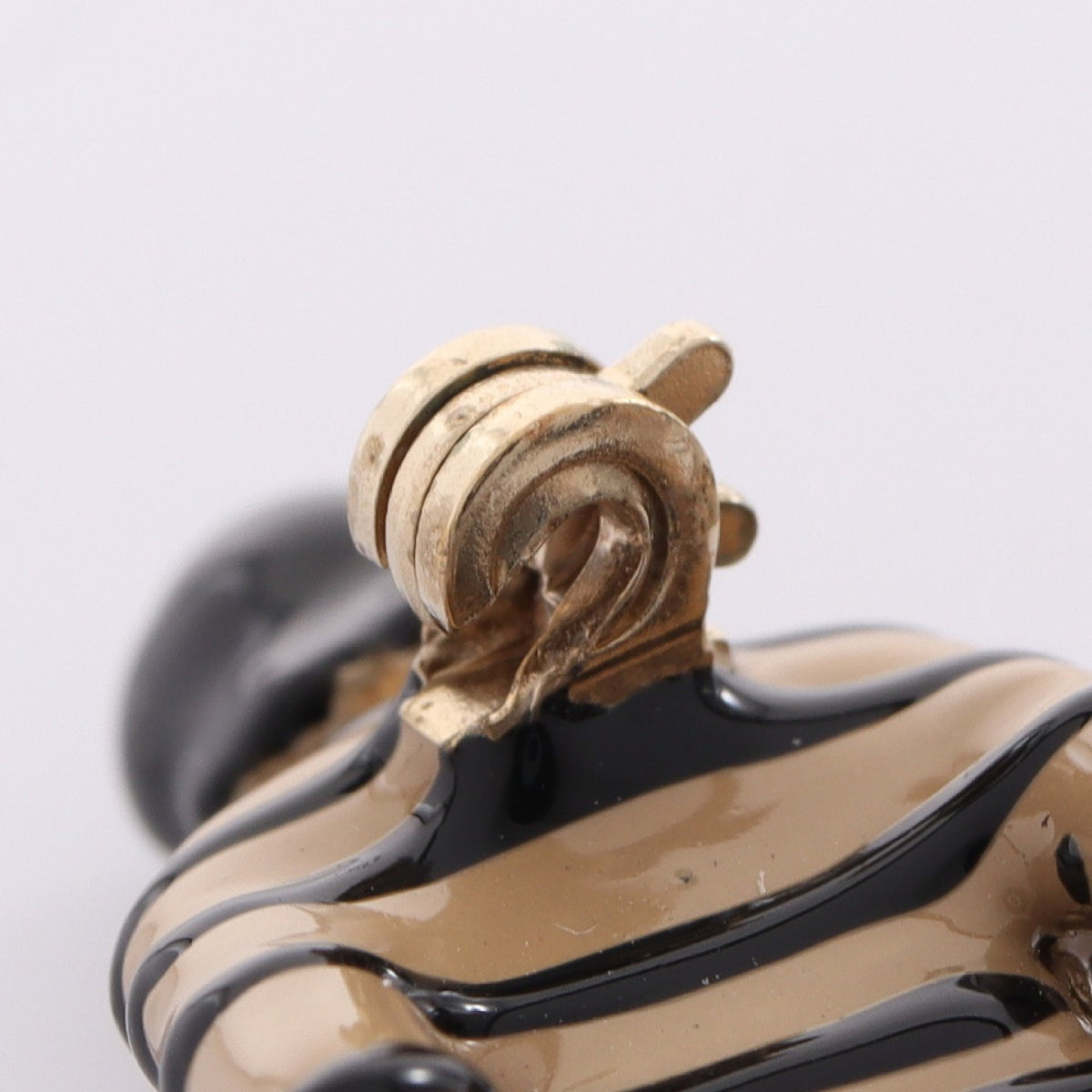 マドモアゼルドール 100周年記念 ブローチ GP ゴールド ブラック ベージュ B15C シャネル アクセサリー CHANEL